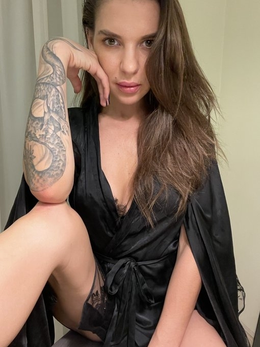 618353115 | YVANA | Chica