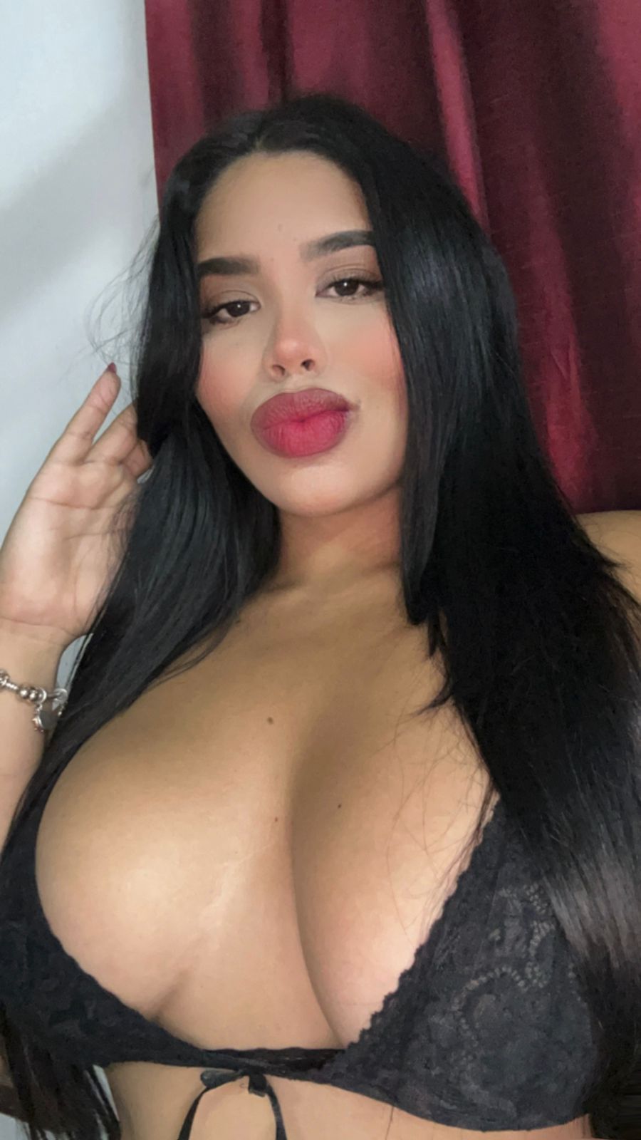 613377386 | CAMILA | Chica