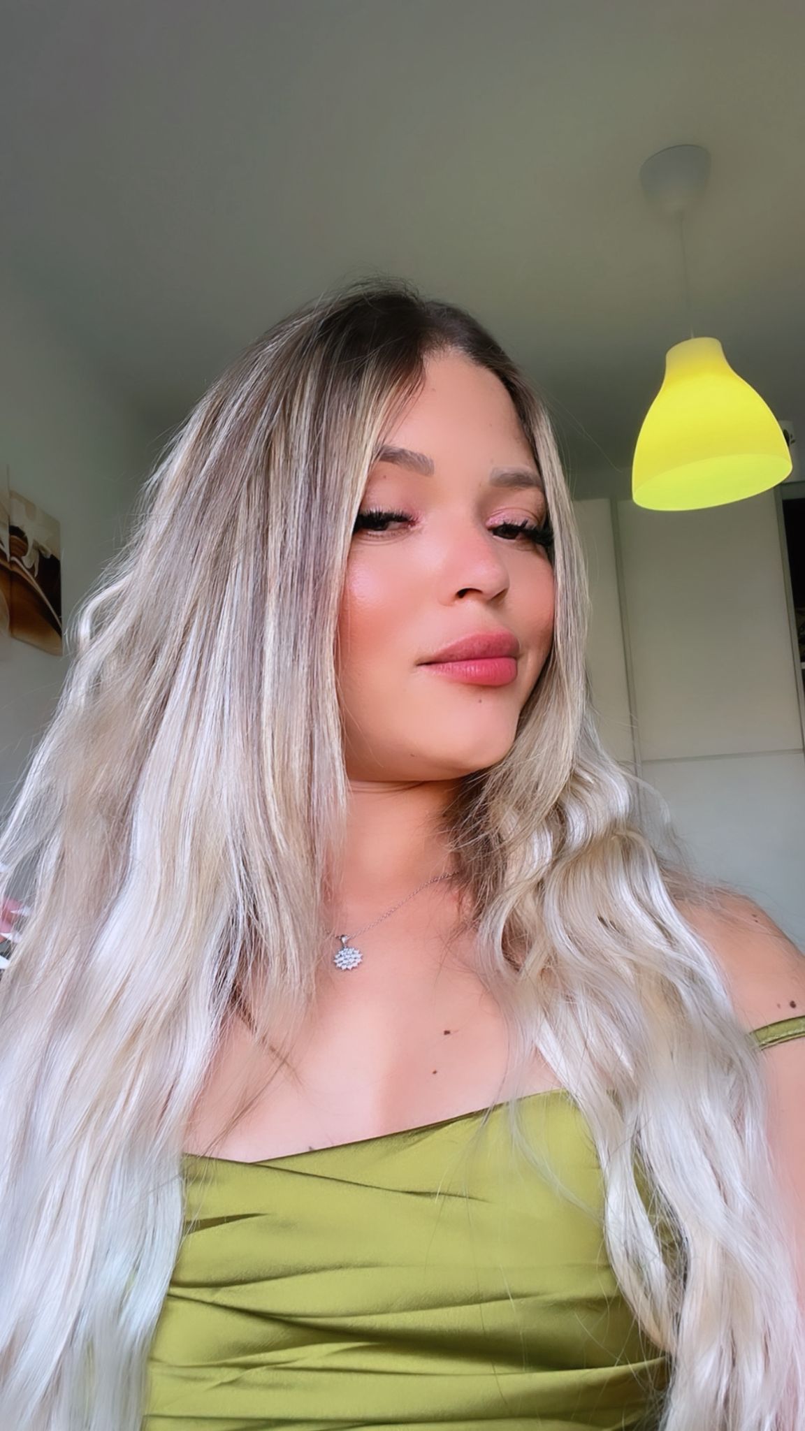 604240778 | SHAKIRA | Chica