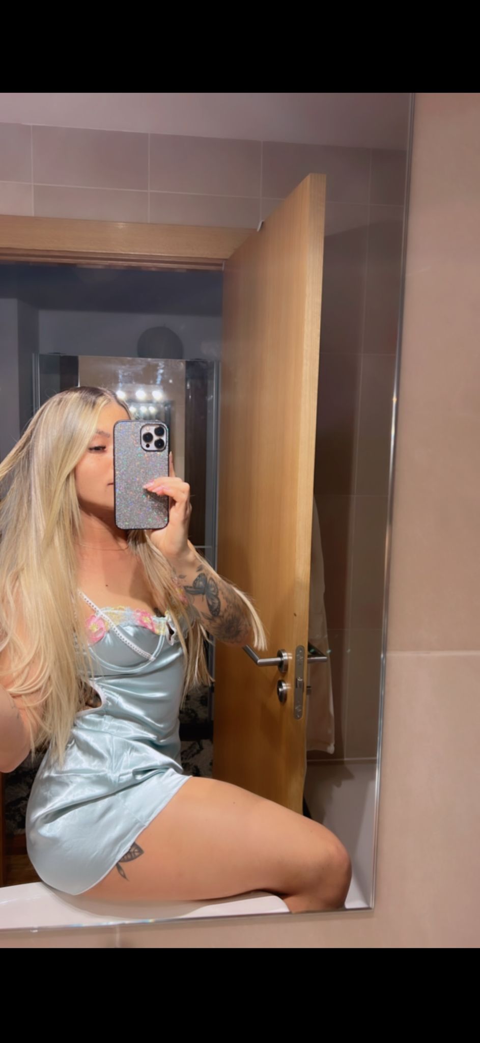 604240778 | SHAKIRA | Chica