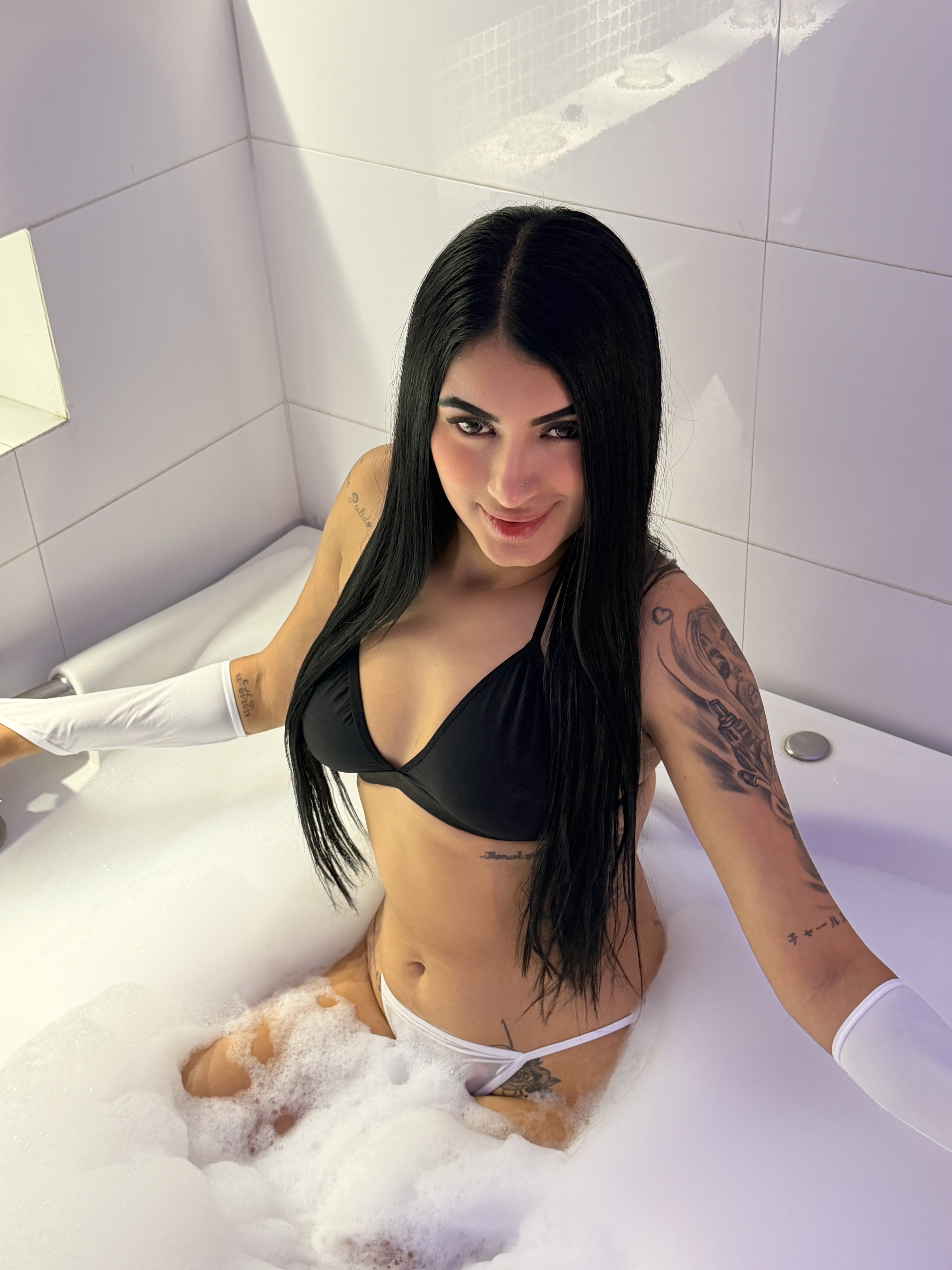 604228927 | KORAL | Chica