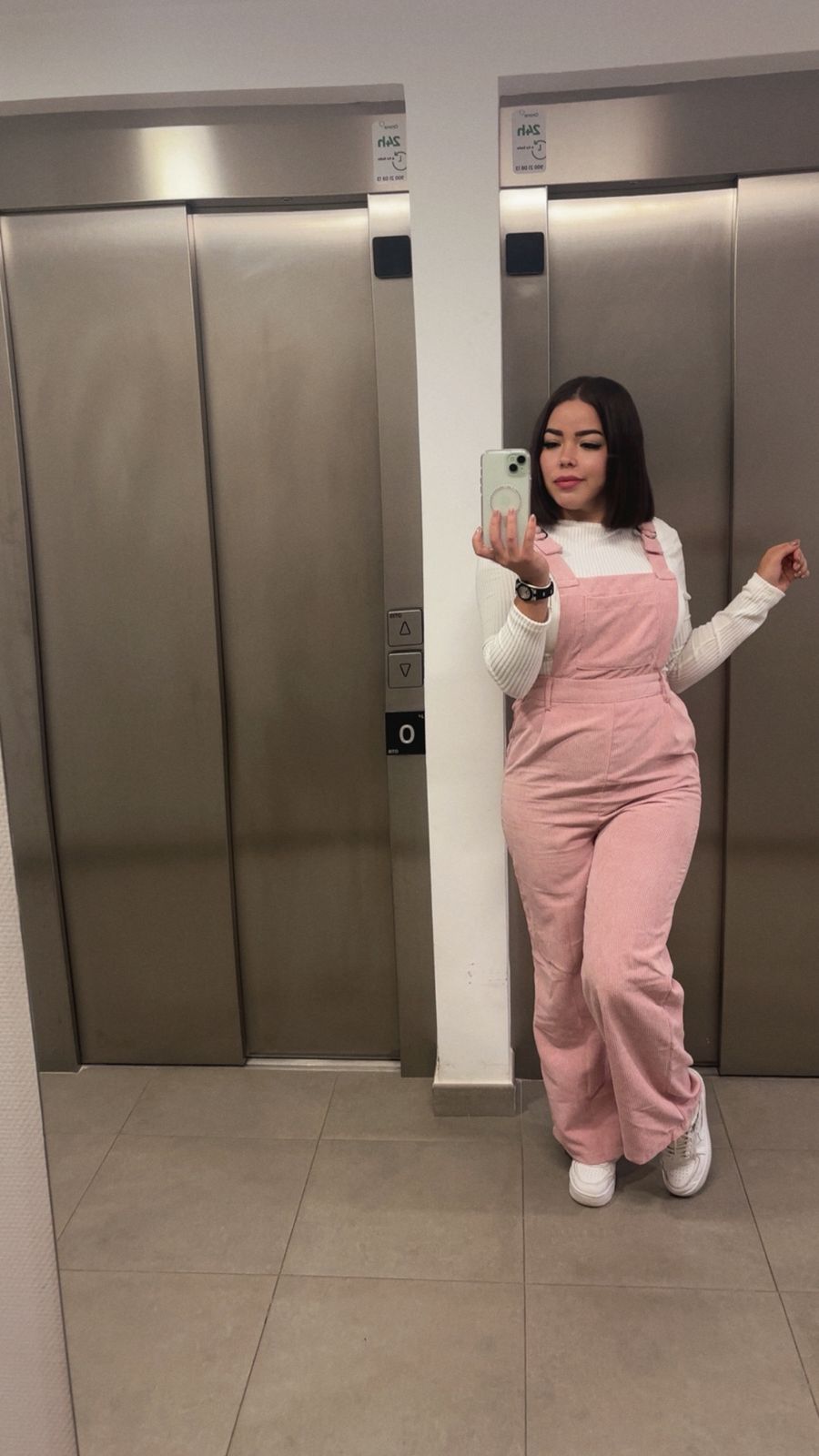 611351445 | MICHEL | Chica