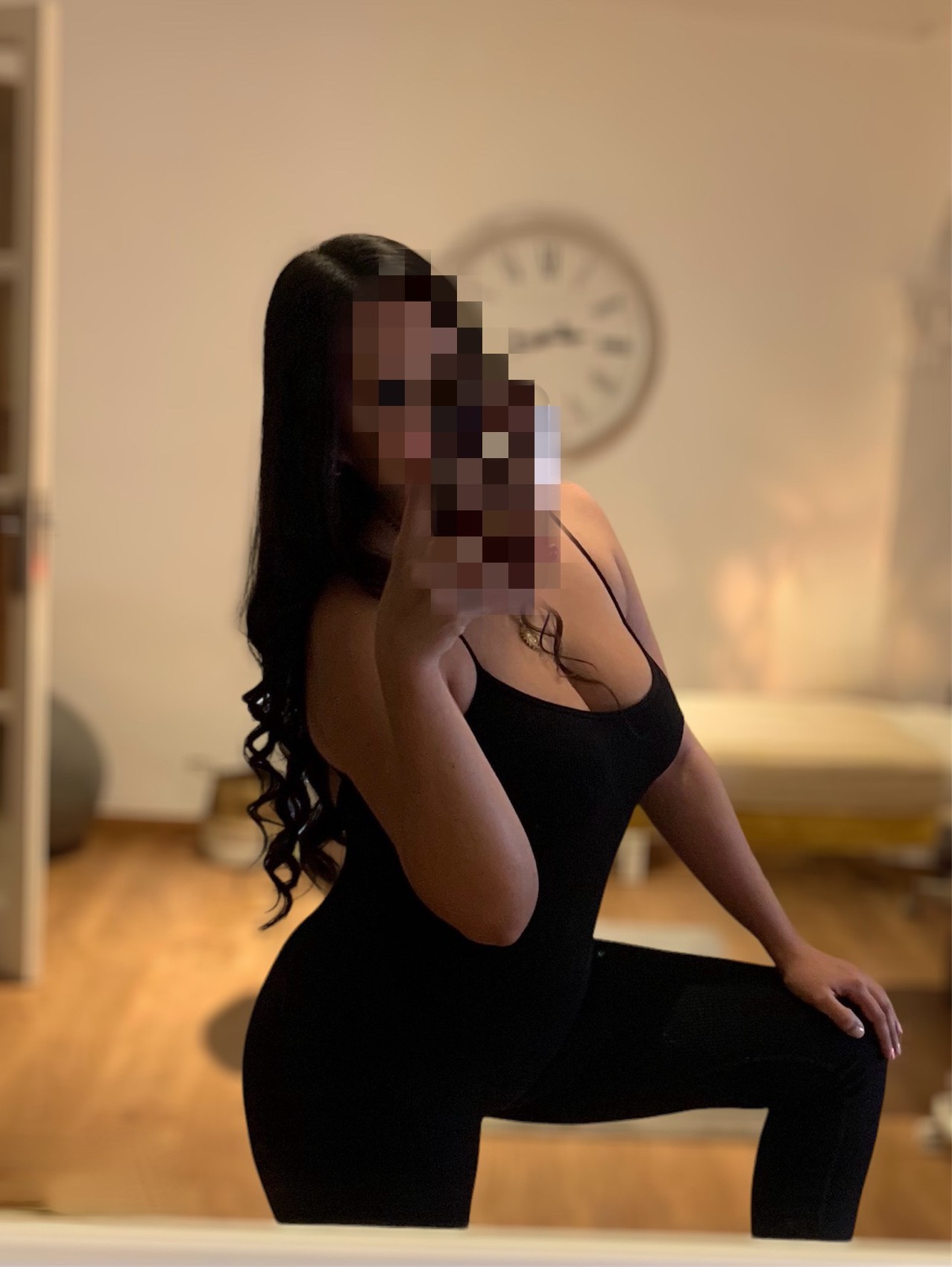 607357838 | ZOE | Chica