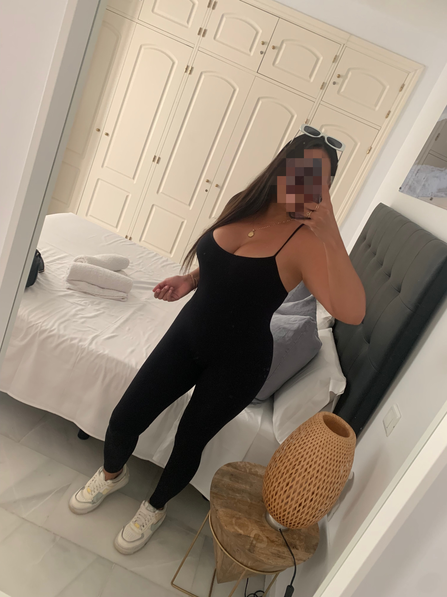 607357838 | ZOE | Chica