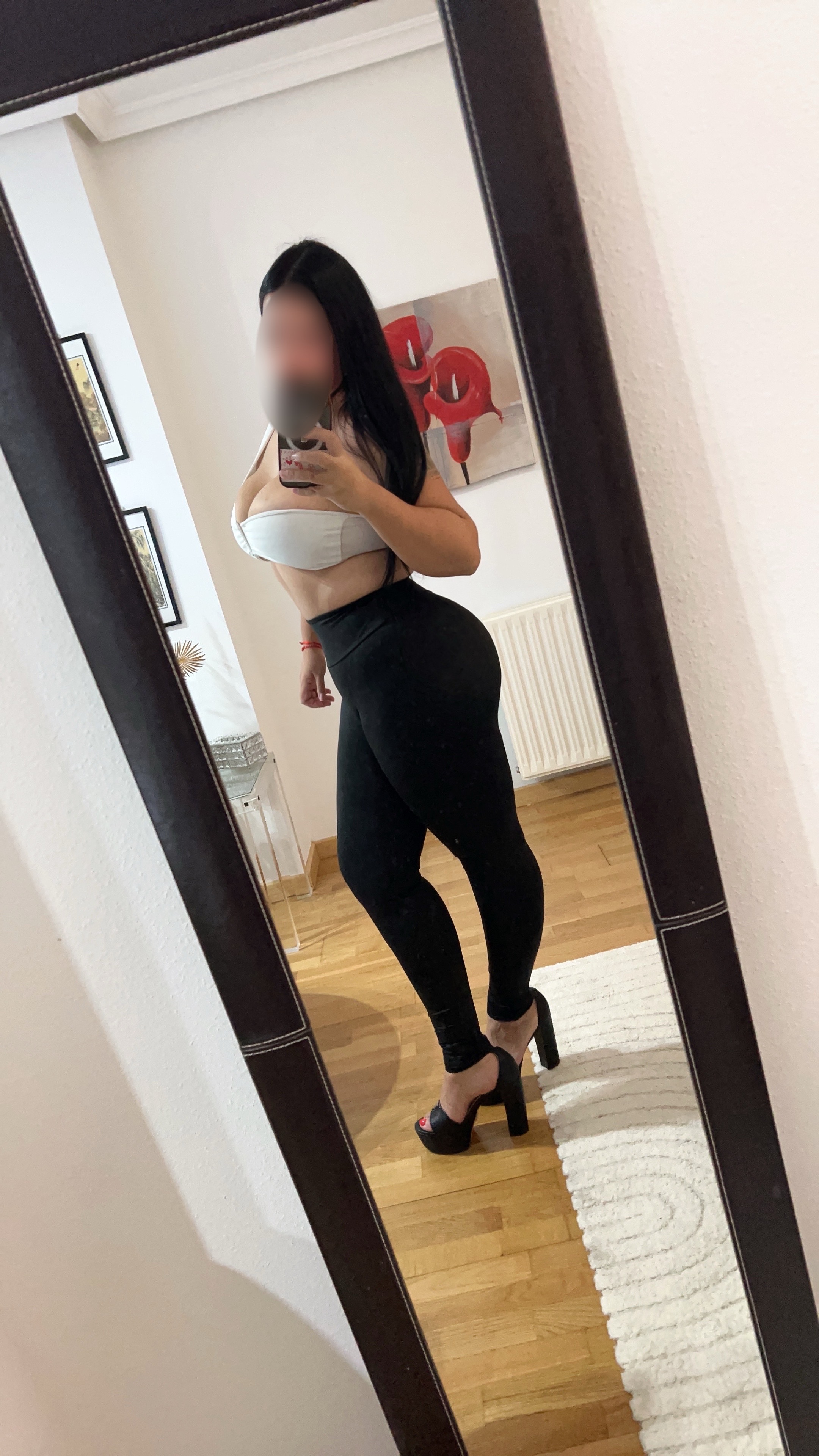 647419812 | AMBER | Chica