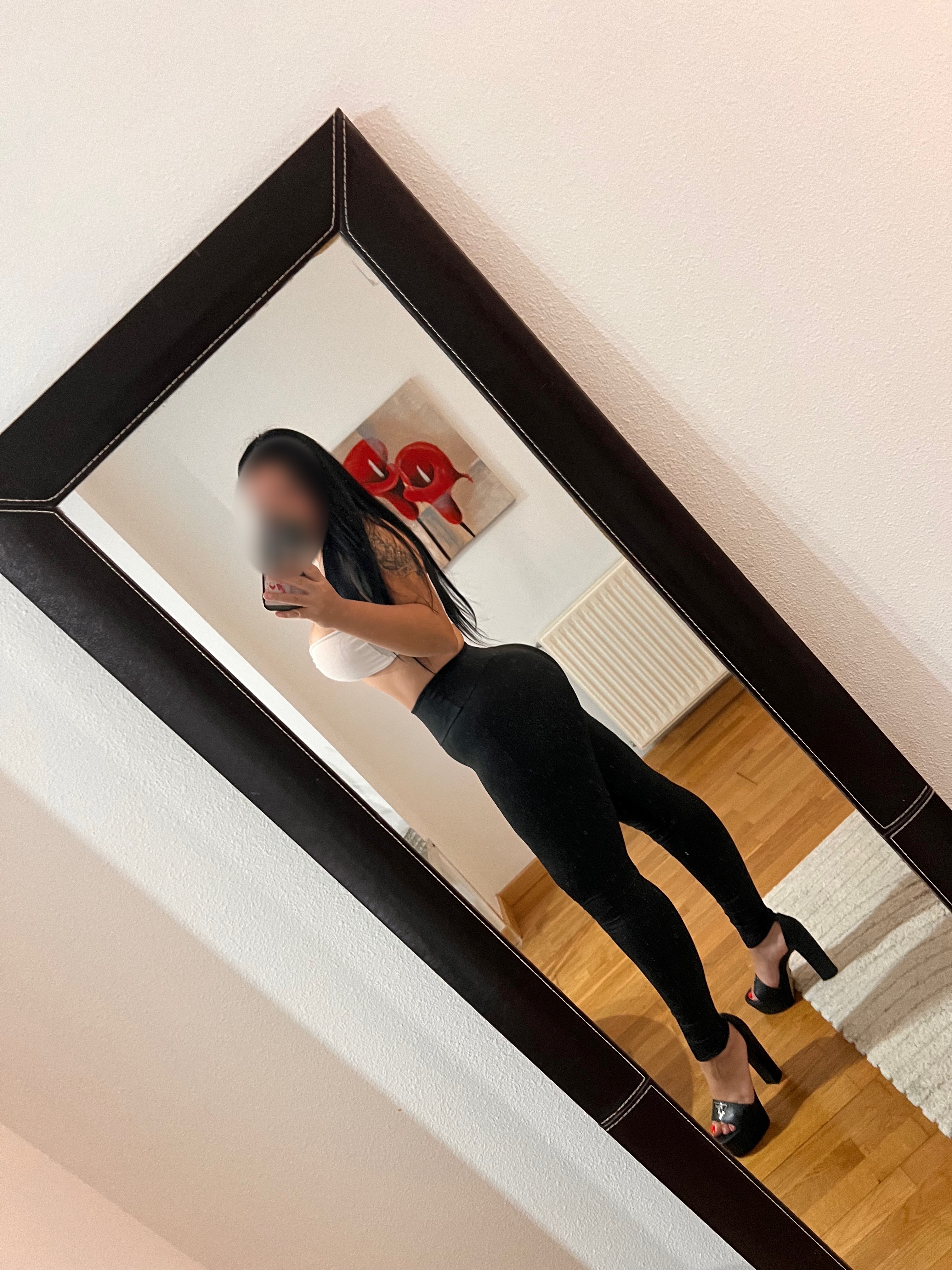 647419812 | AMBER | Chica