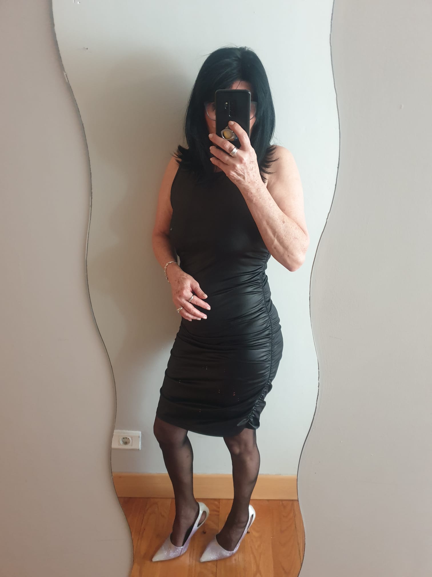 641189908 | LUISA46 | Chica