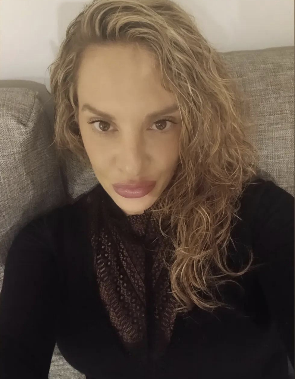 637336294 | SARA | Chica