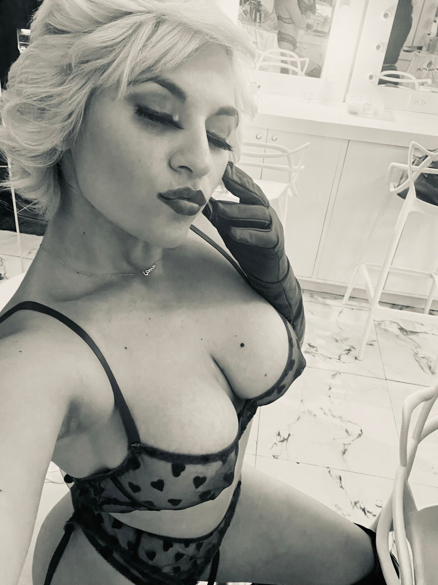 641879983 | VICTORIA | Chica