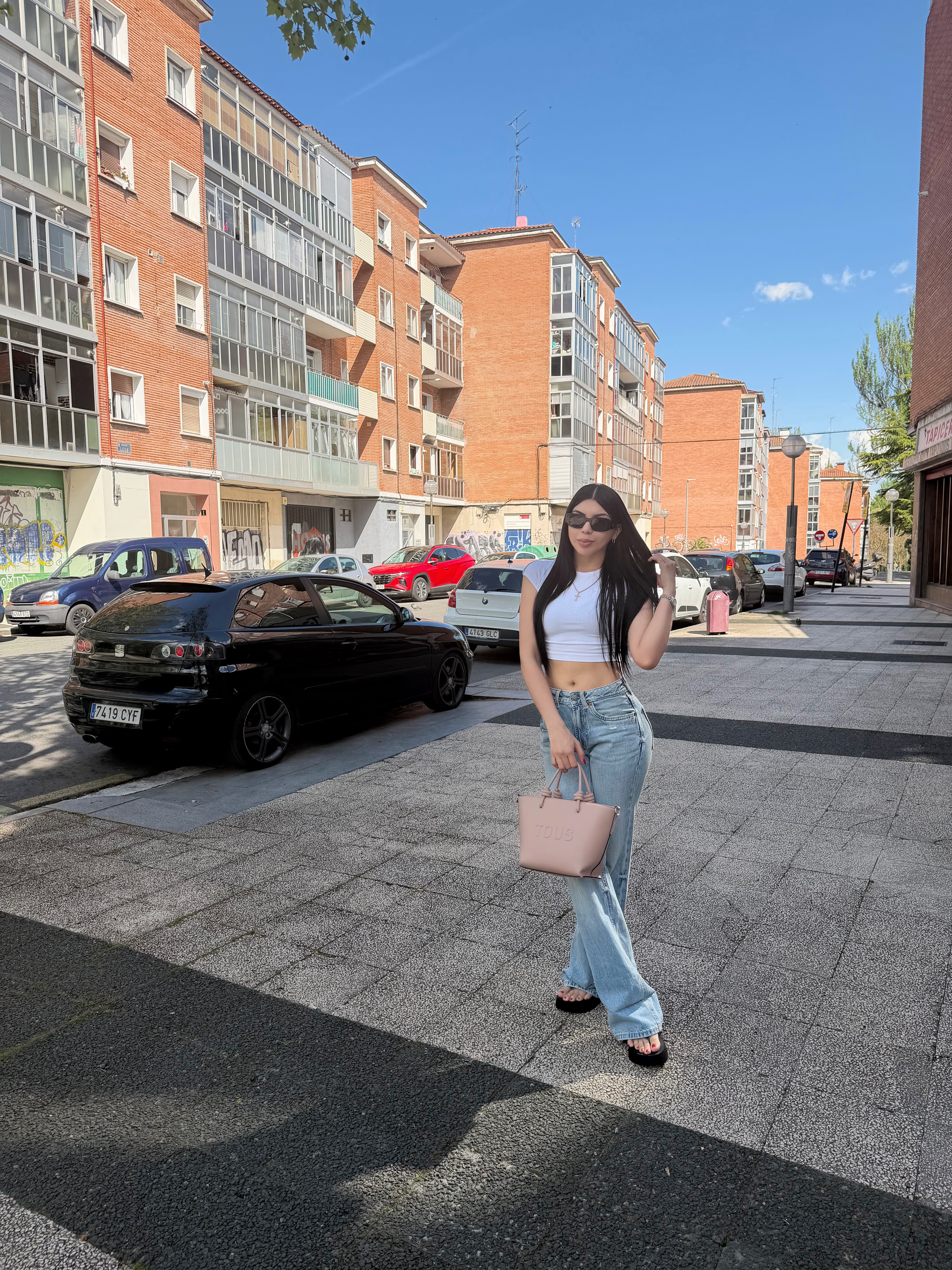 664587834 | SOFíA | Chica