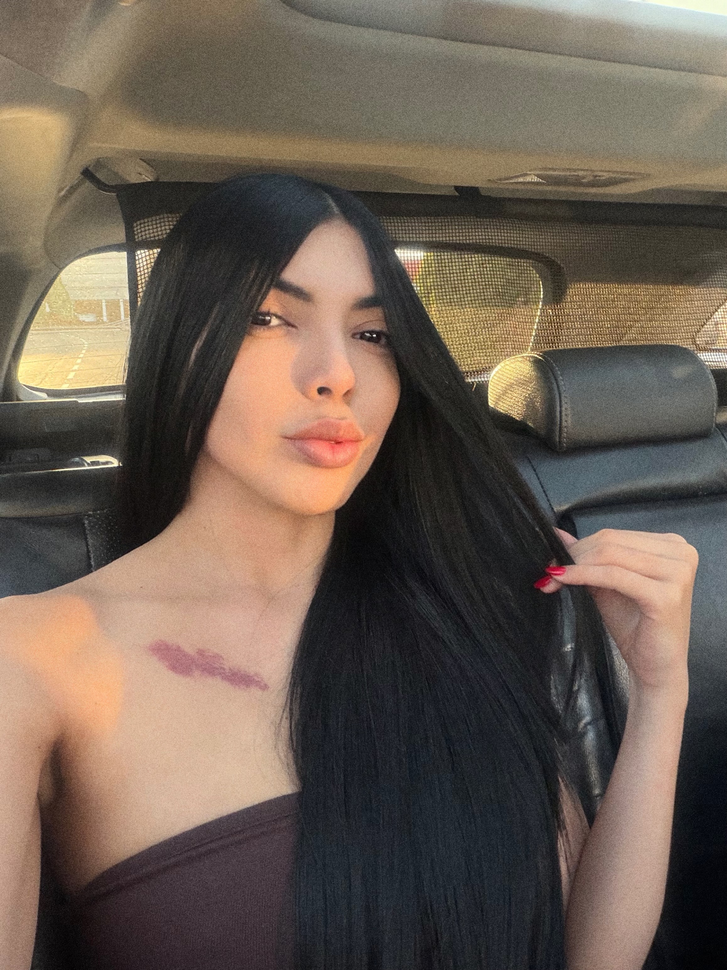 664587834 | SOFíA | Chica