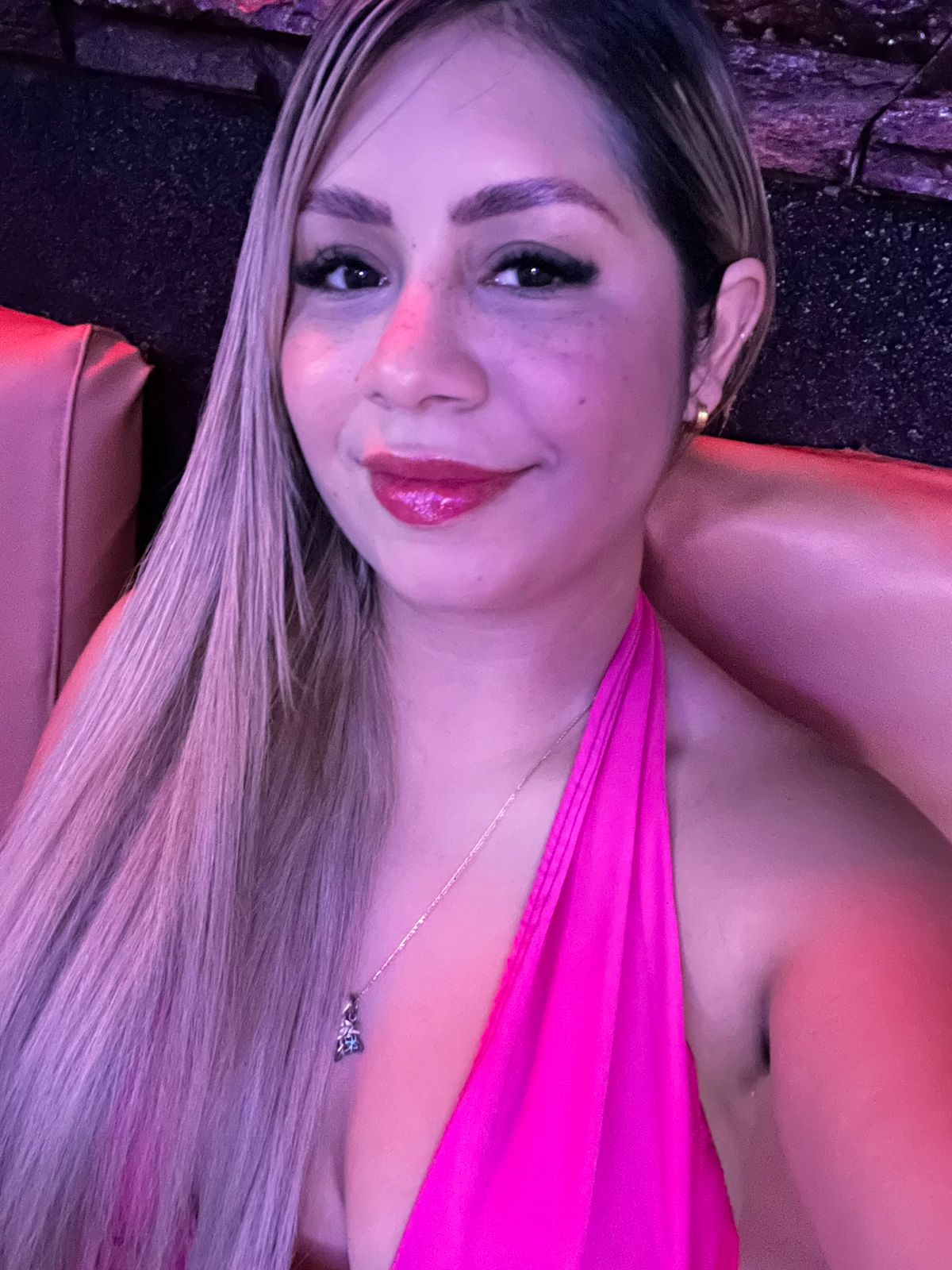 607379248 | DESIRE | Chica