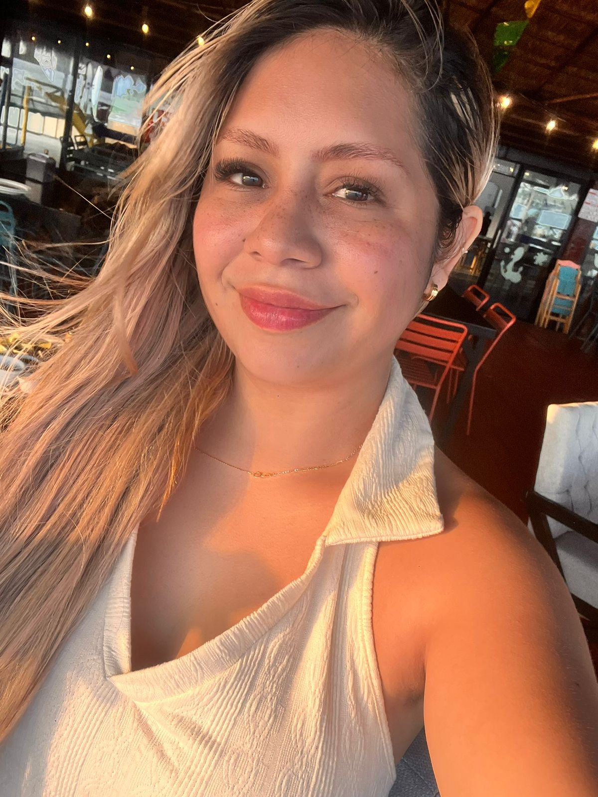 607379248 | DESIRE | Chica