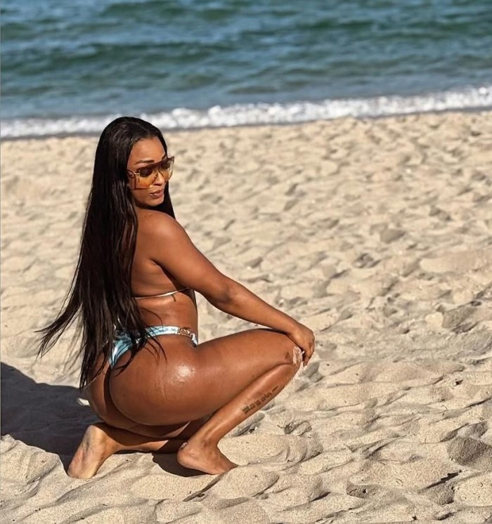 645259007 | NICOL | Chica