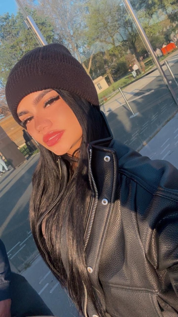 666104484 | ZOE | Chica