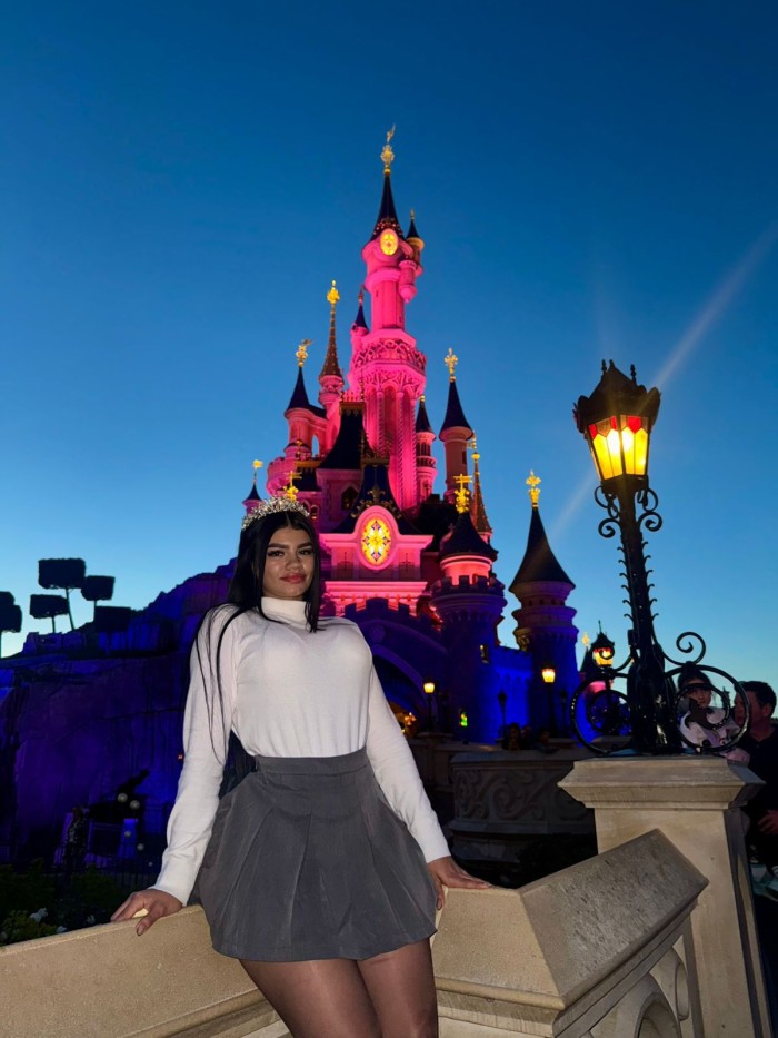 666104484 | ZOE | Chica