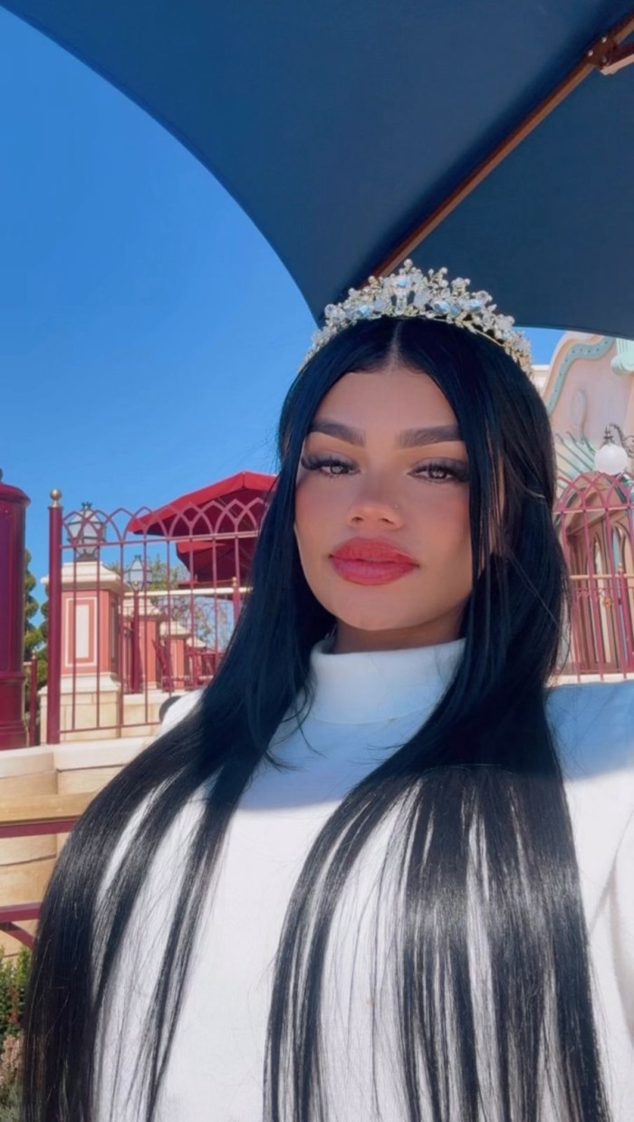 666104484 | ZOE | Chica