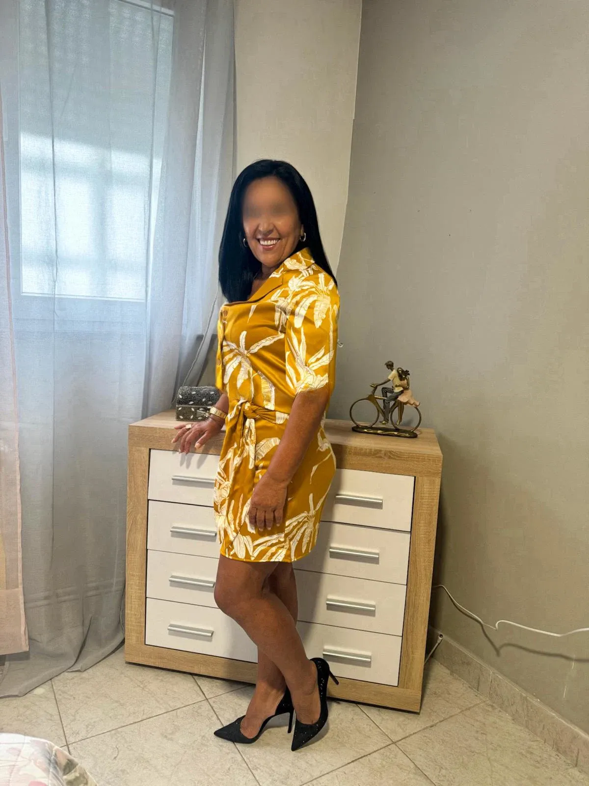 642745323 | ANITTA | Chica