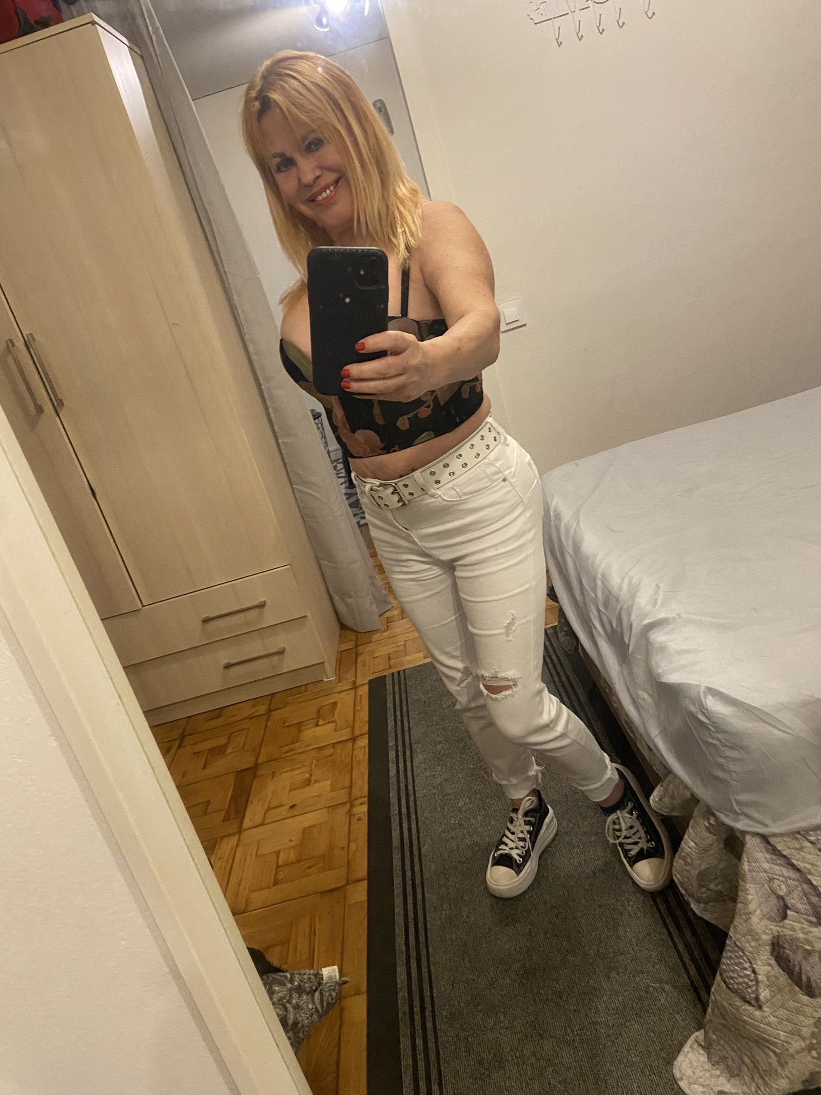 632094398 | LUCI | Chica