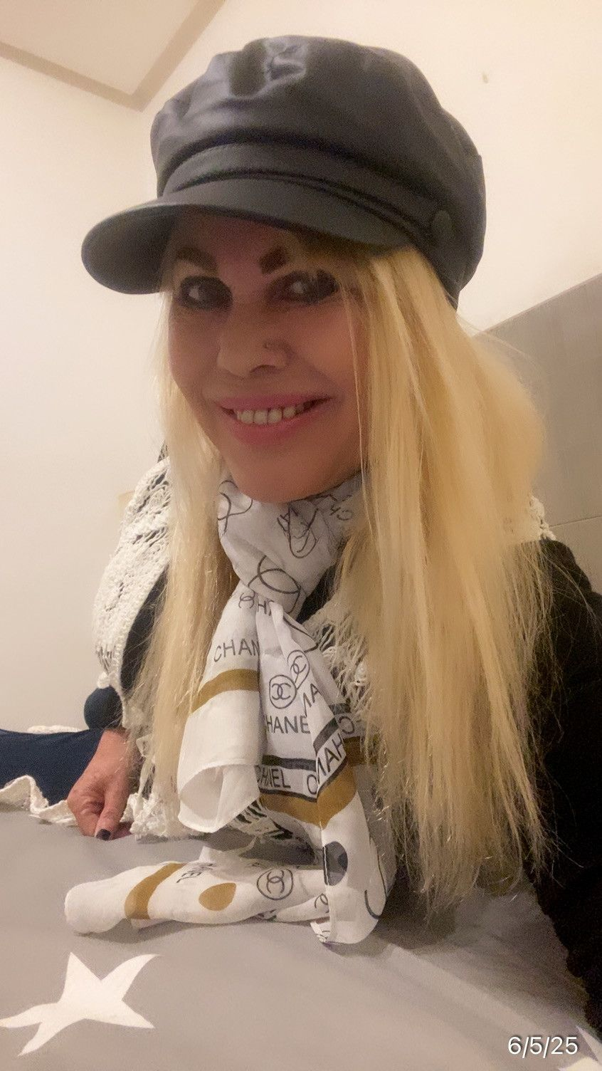 632094398 | LUCI | Chica