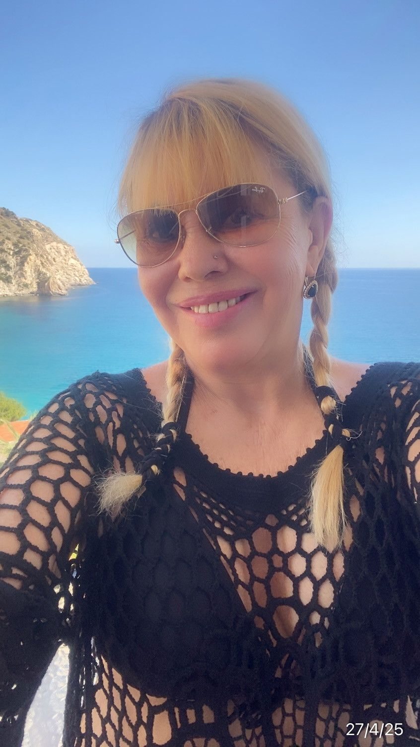 632094398 | LUCI | Chica