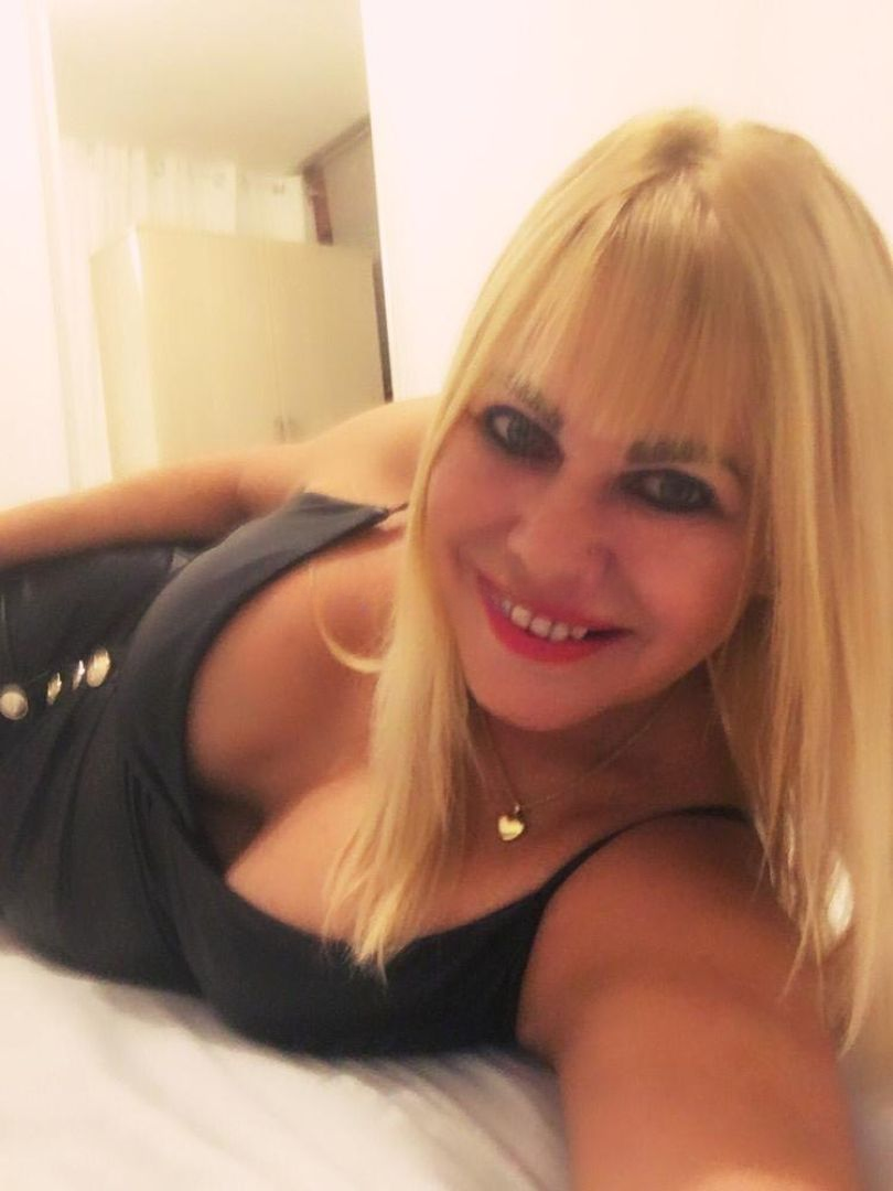 632094398 | LUCI | Chica