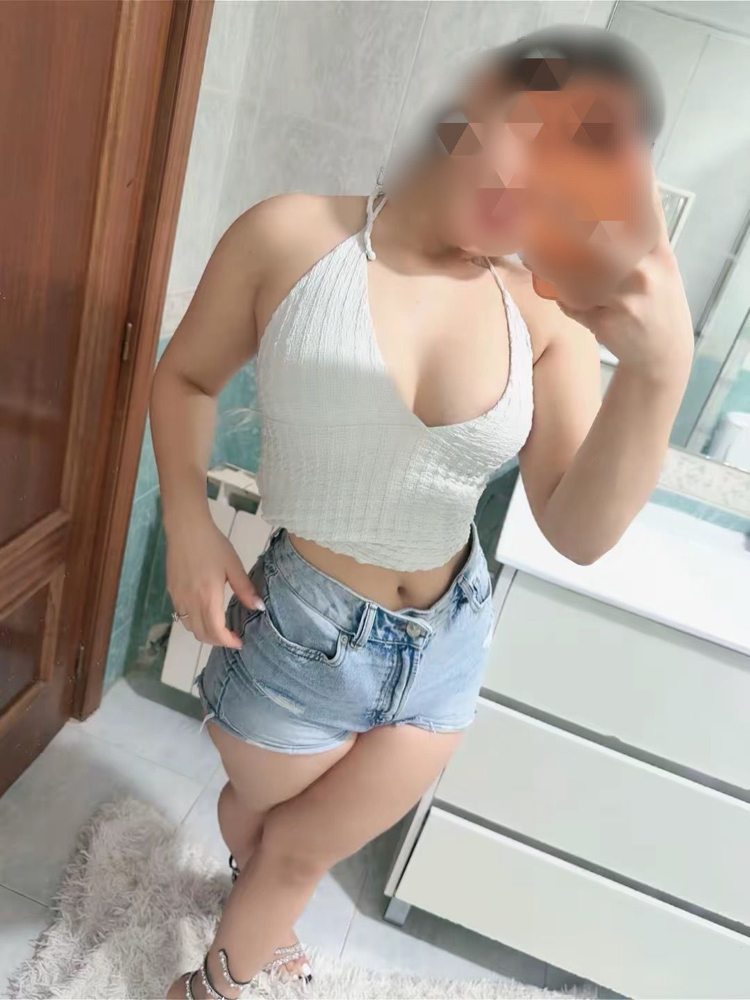 699071619 | TIFFANY | Chica