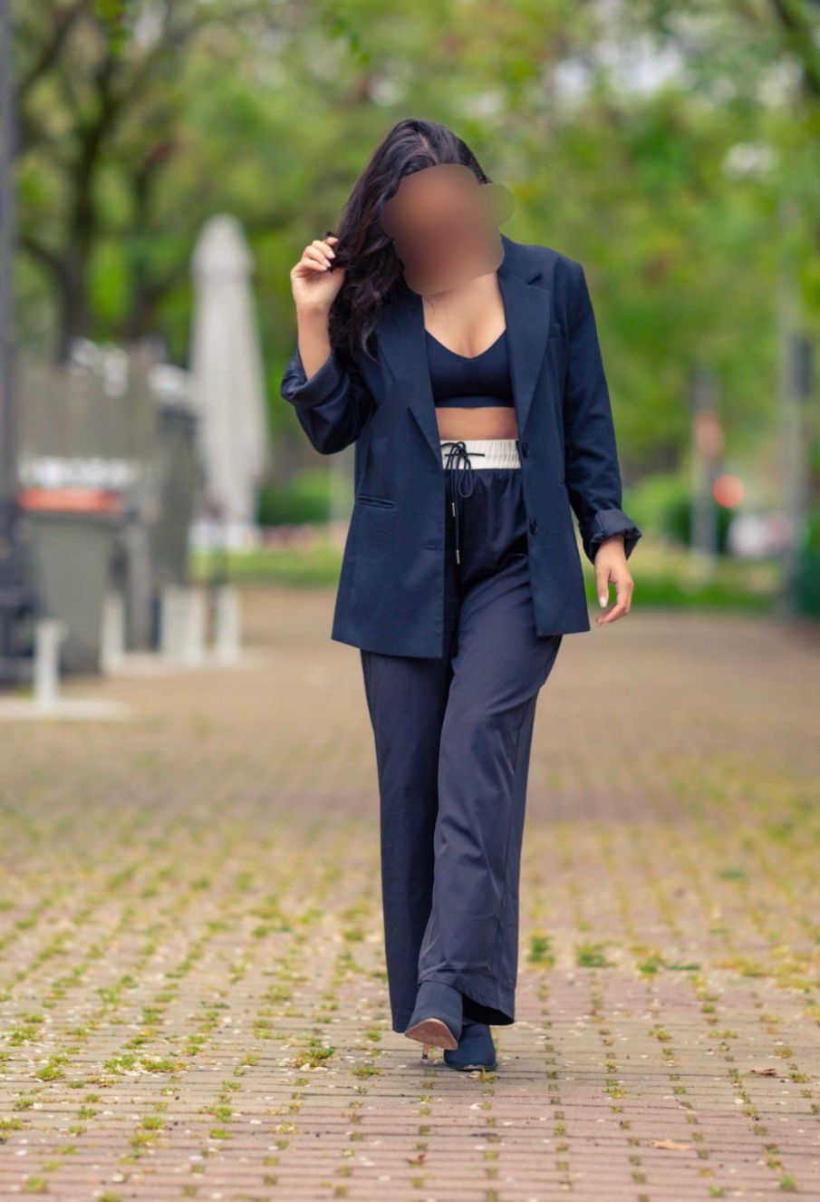 643693495 | LUA | Chica