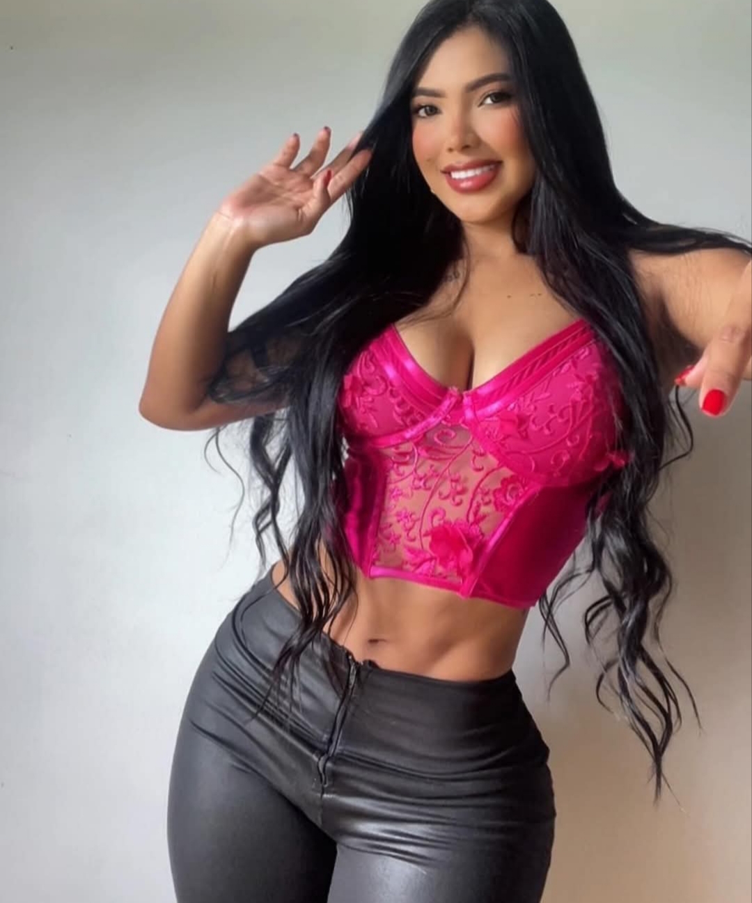 683638044 | LORENA | Chica