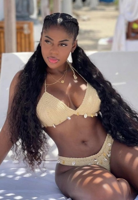 645259007 | NICOL | Chica