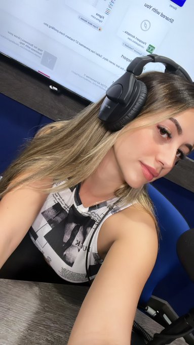 690618075 | VICTORIA | Chica