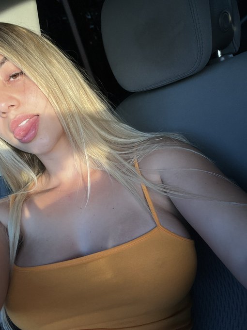 690618075 | VICTORIA | Chica