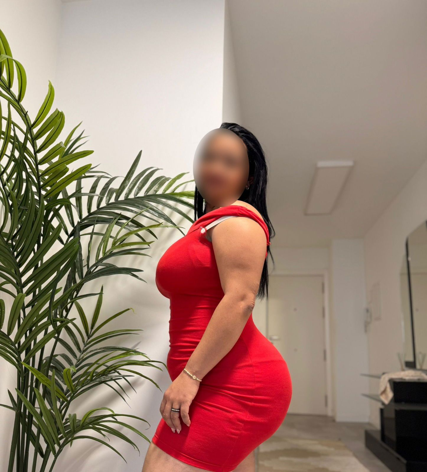 671874142 | ADHARA | Chica