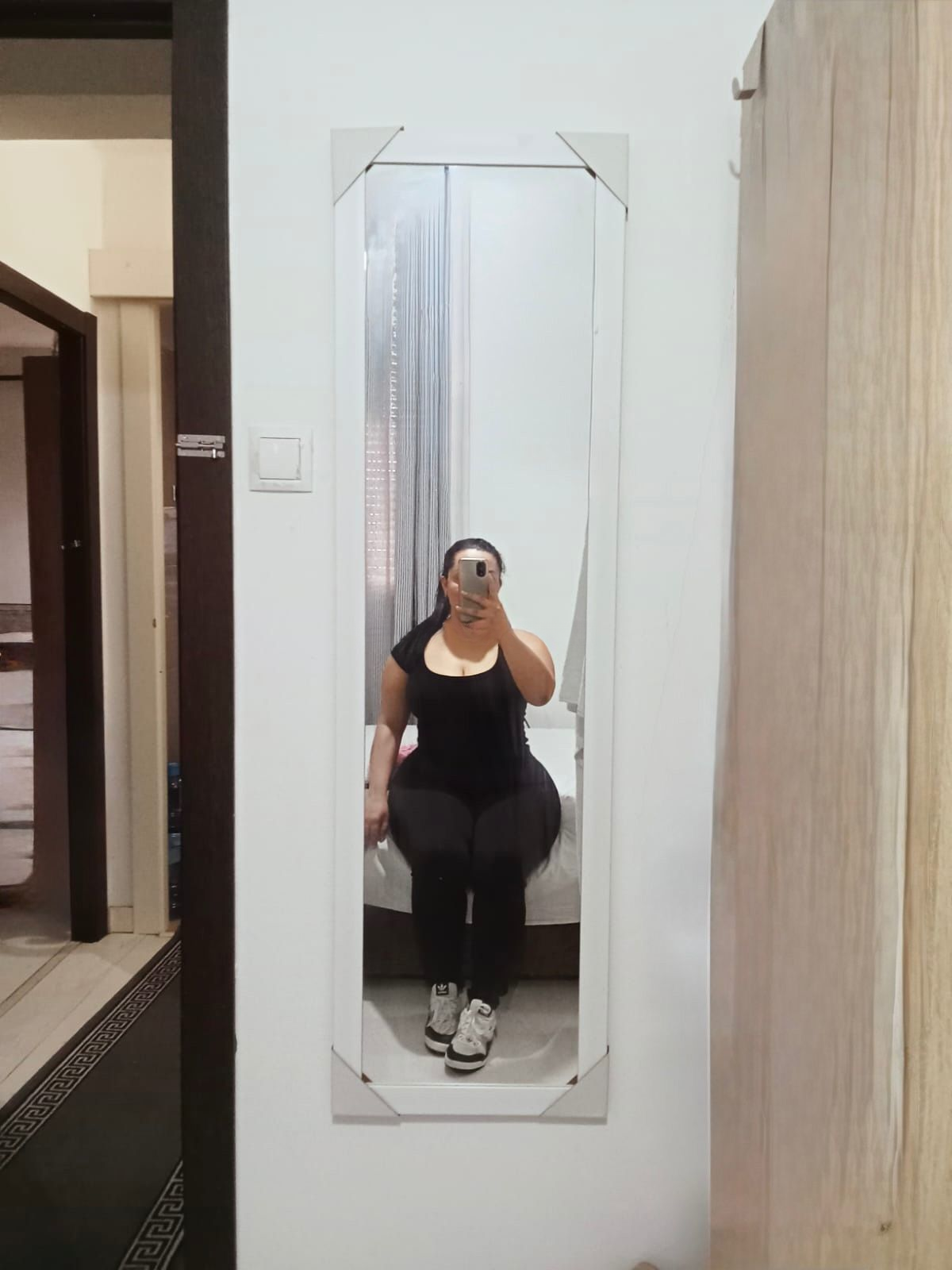 671874142 | ADHARA | Chica