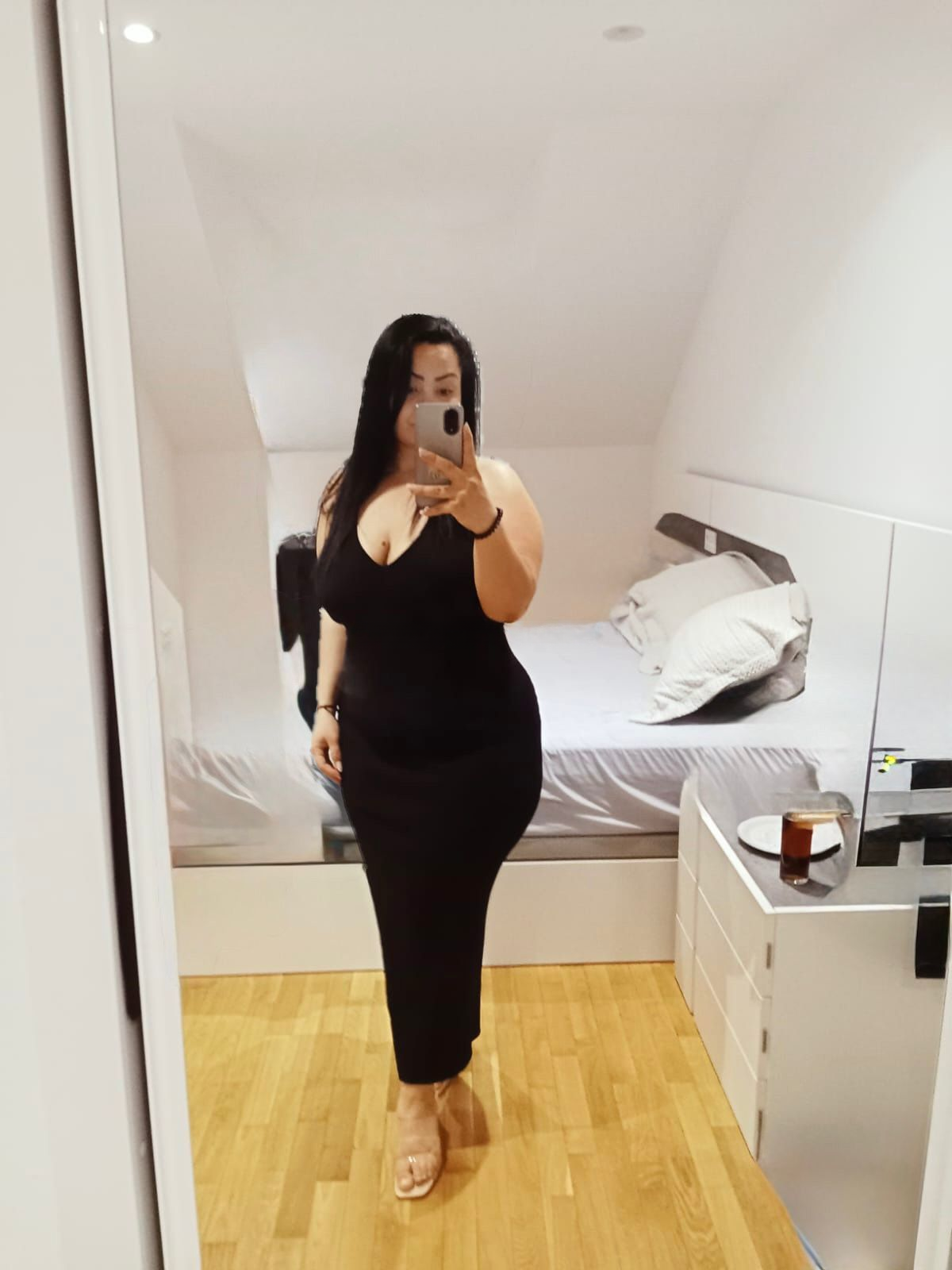 671874142 | ADHARA | Chica