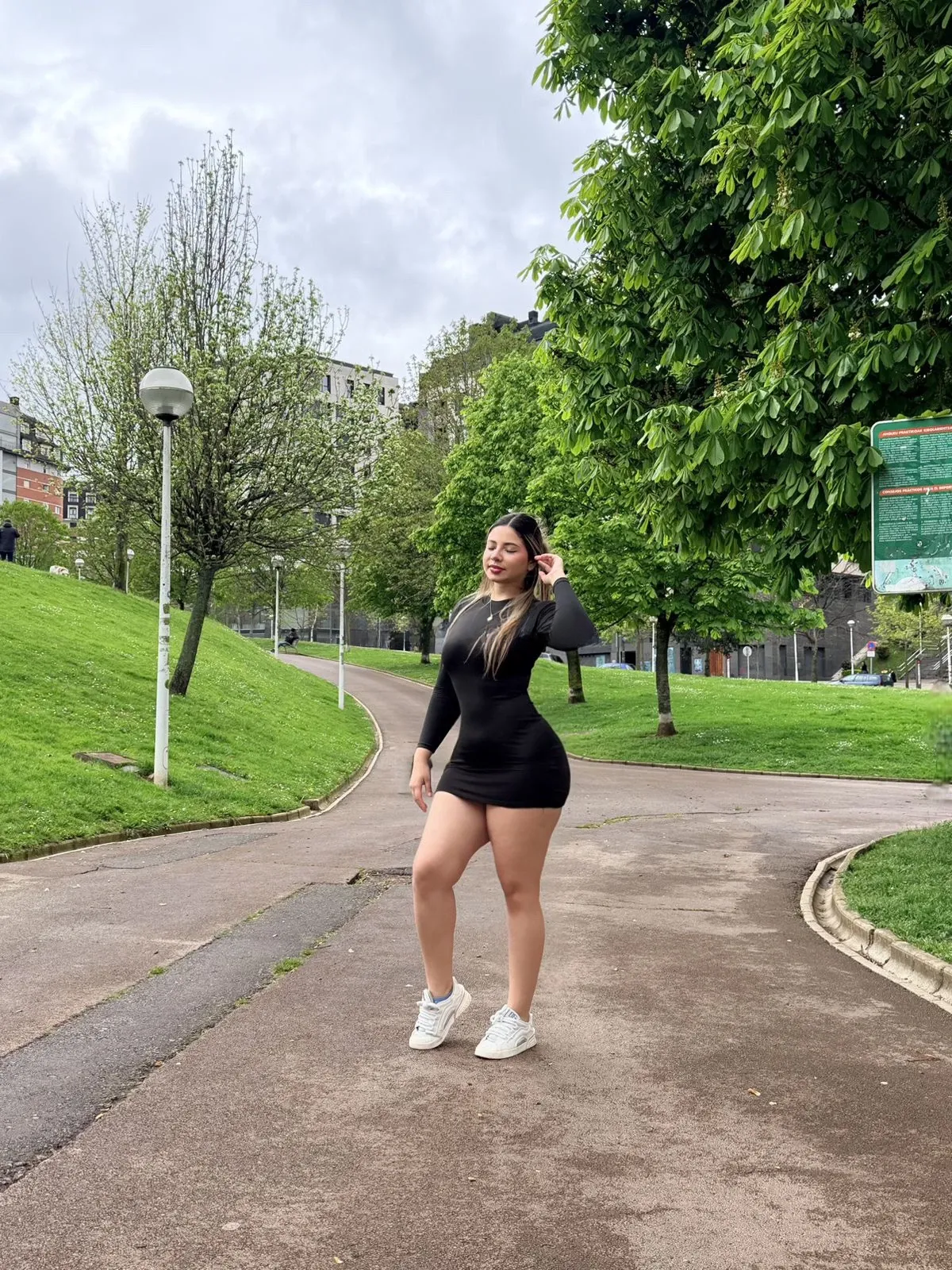 613248493 | MONI | Chica