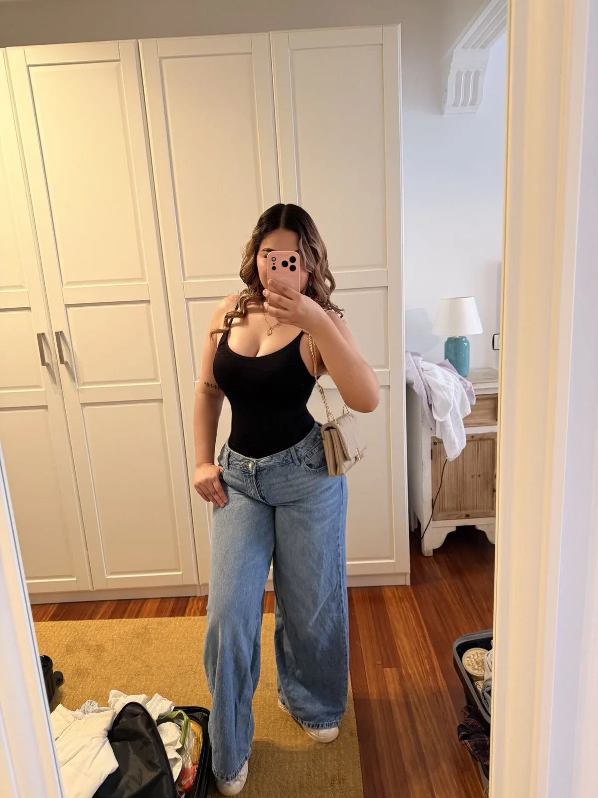 613248493 | MONI | Chica