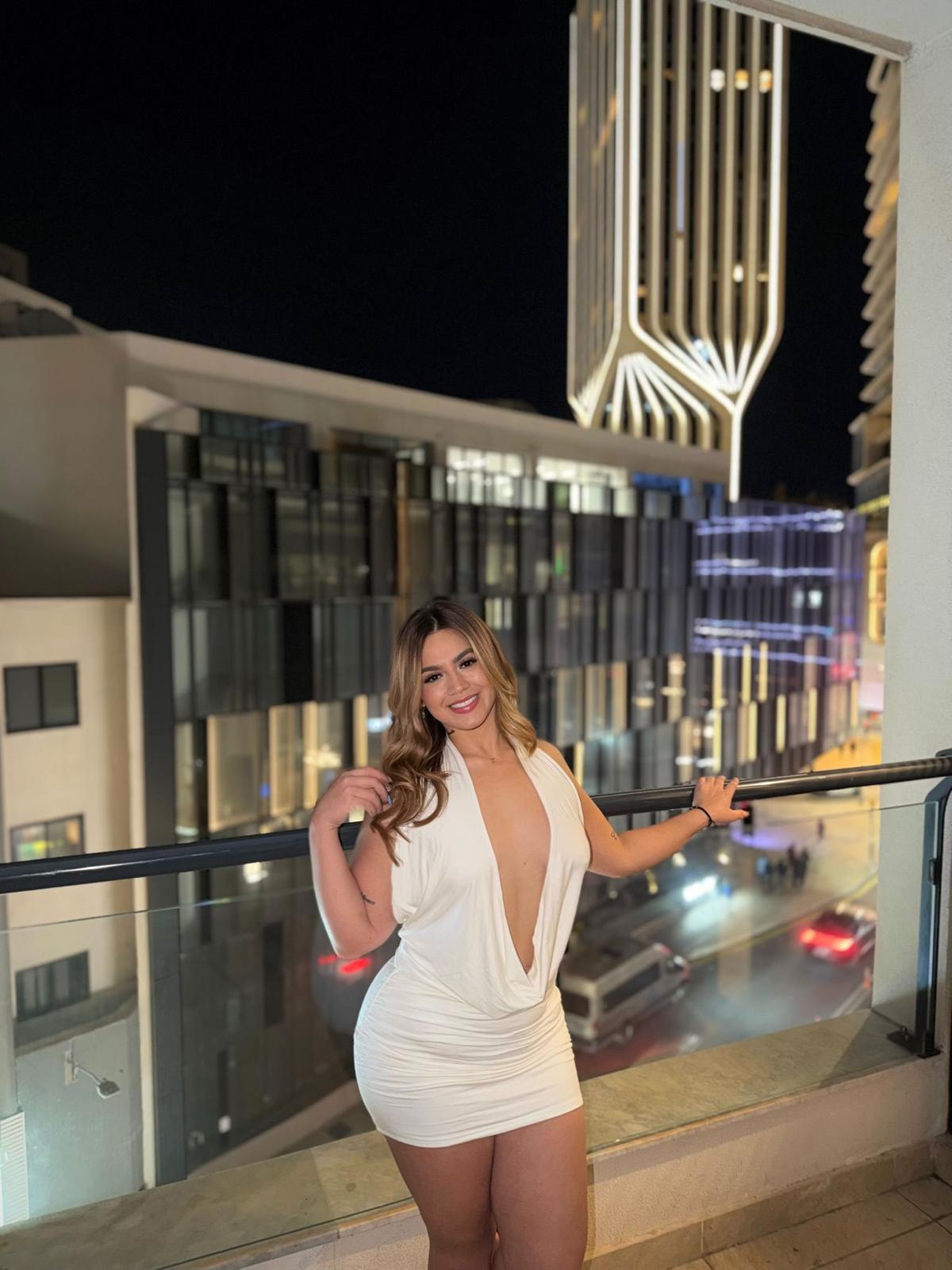 671683268 | MILA | Chica