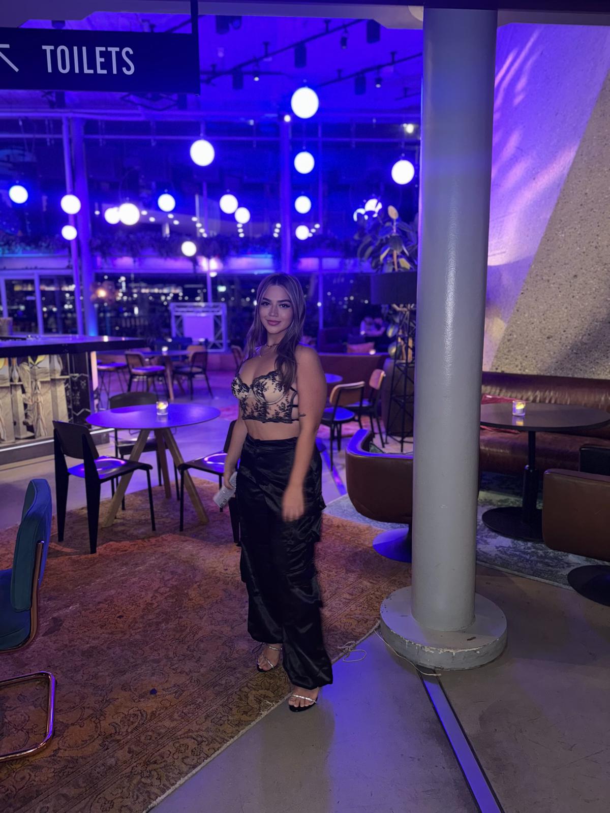 671683268 | MILA | Chica