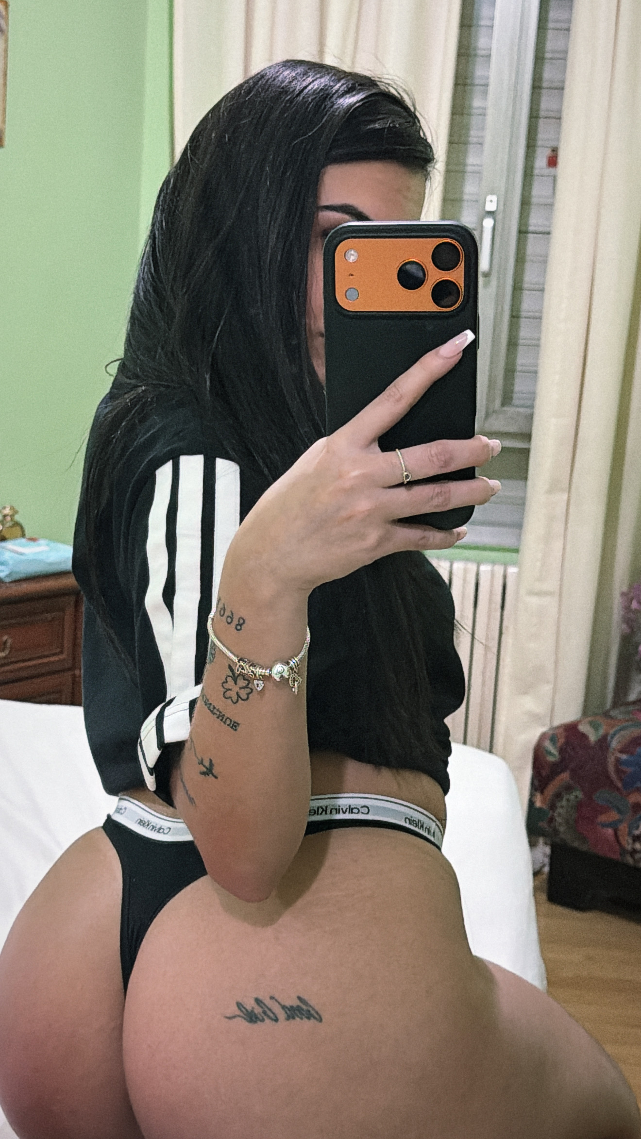 643128956 | LAISLA | Chica