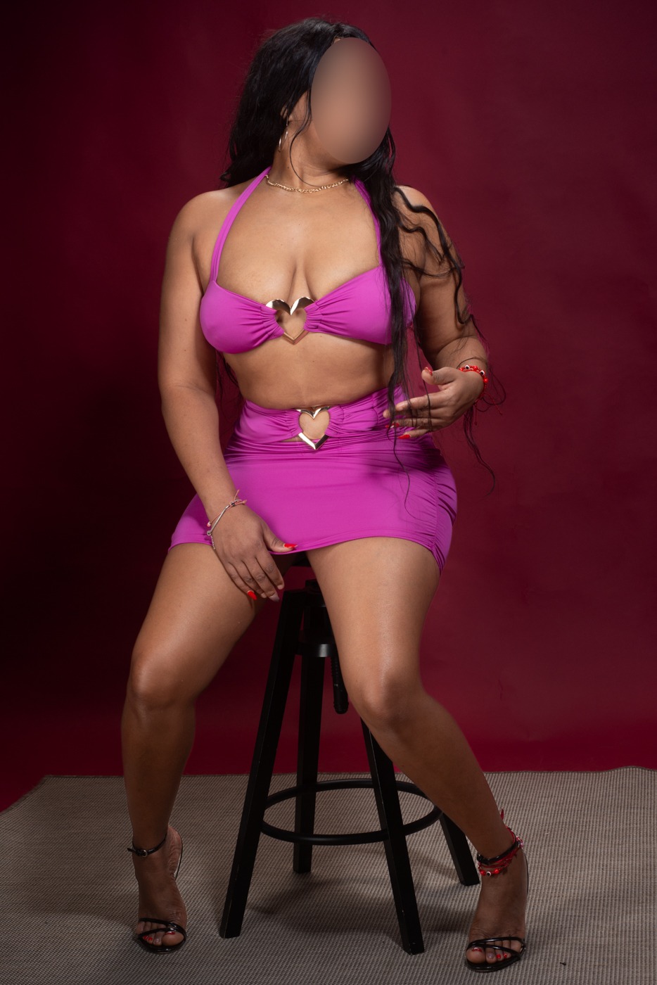 613946430 | LAURA | Chica