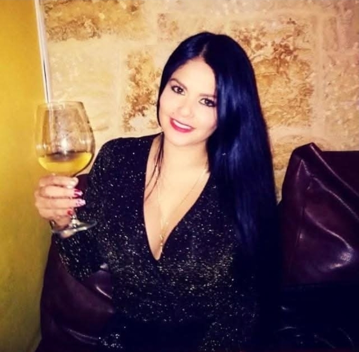 722366260 | IVONNE | Chica