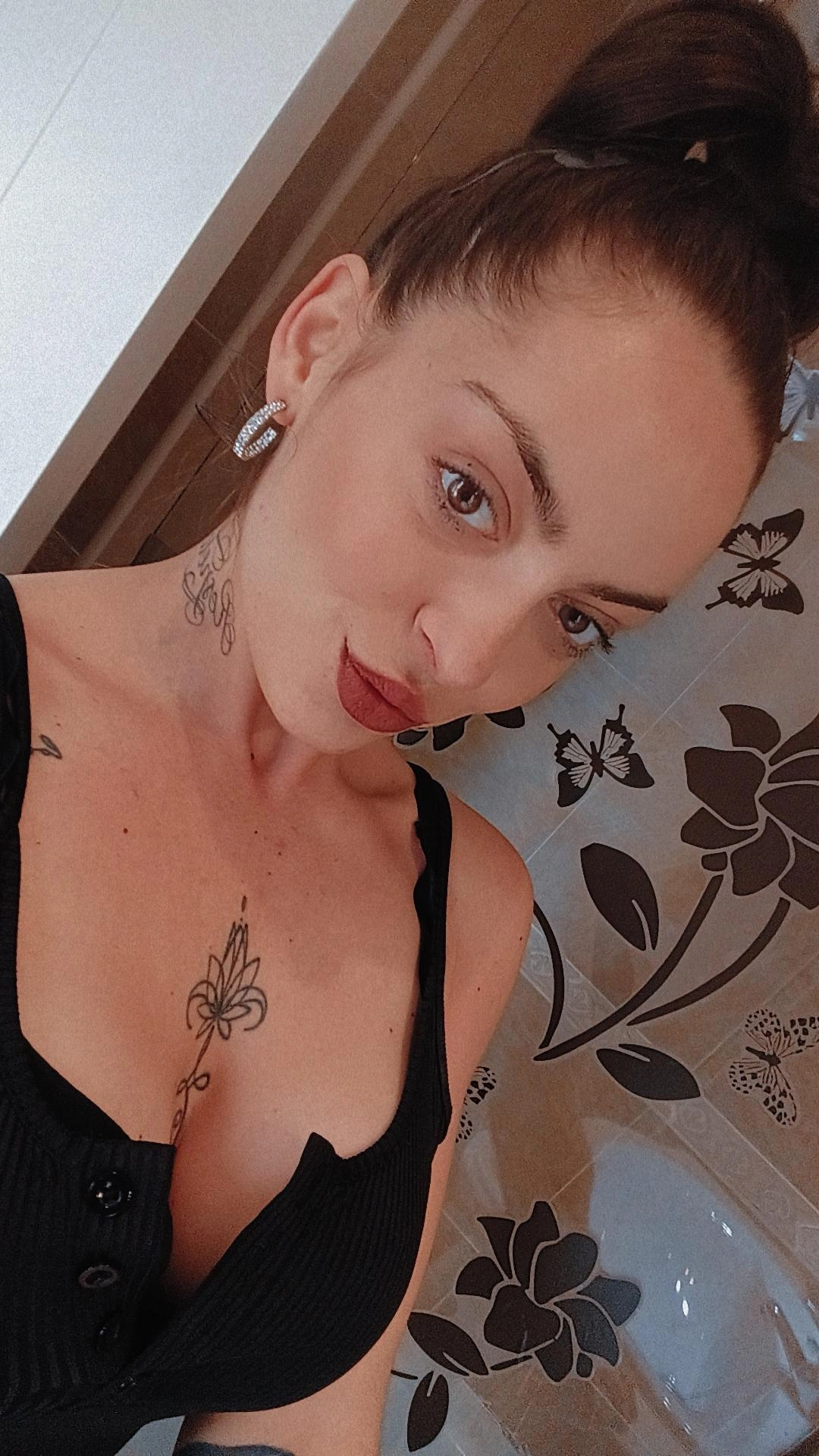 664320779 | GADITANA | Chica