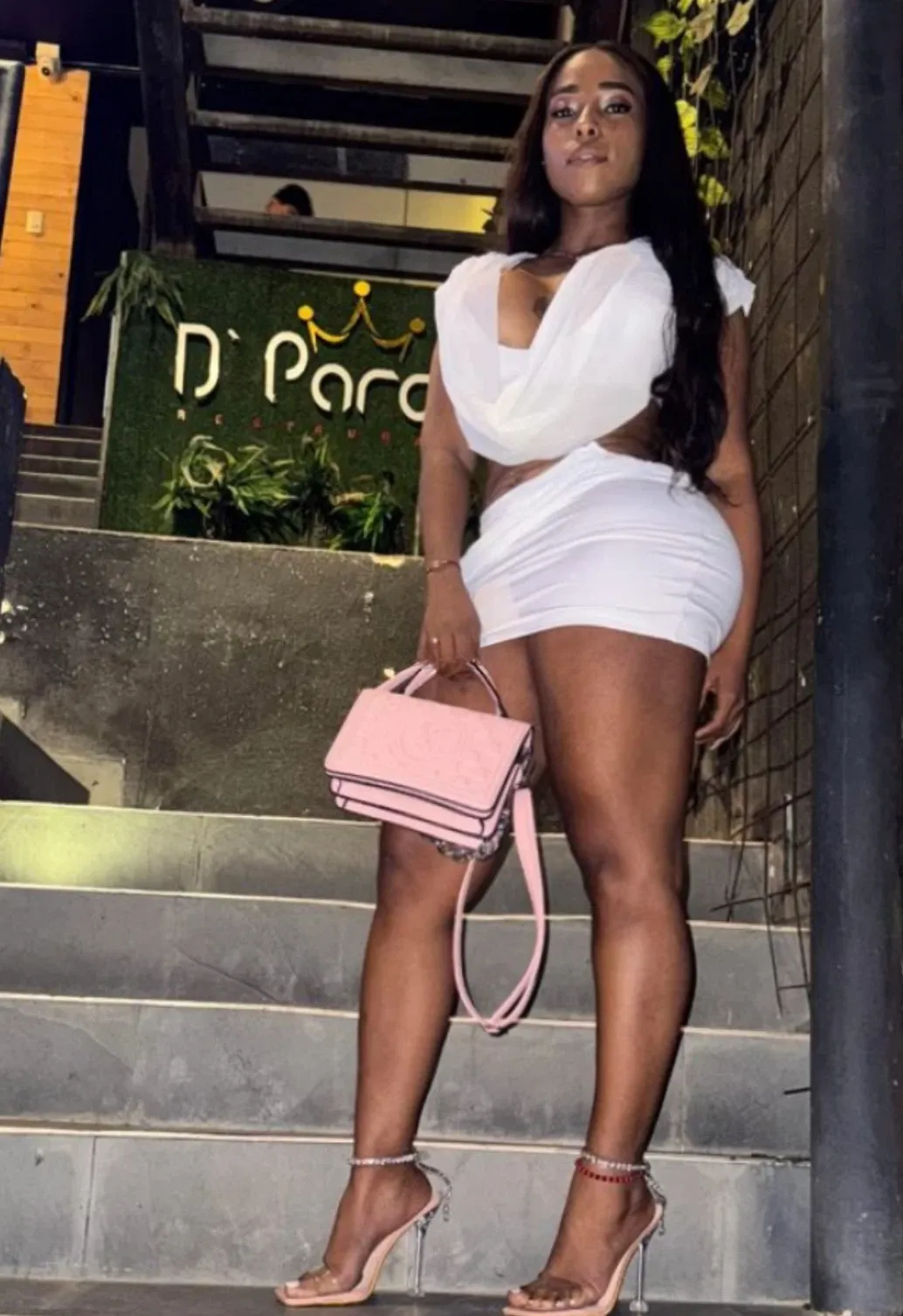 613801825 | Yenni | Chica