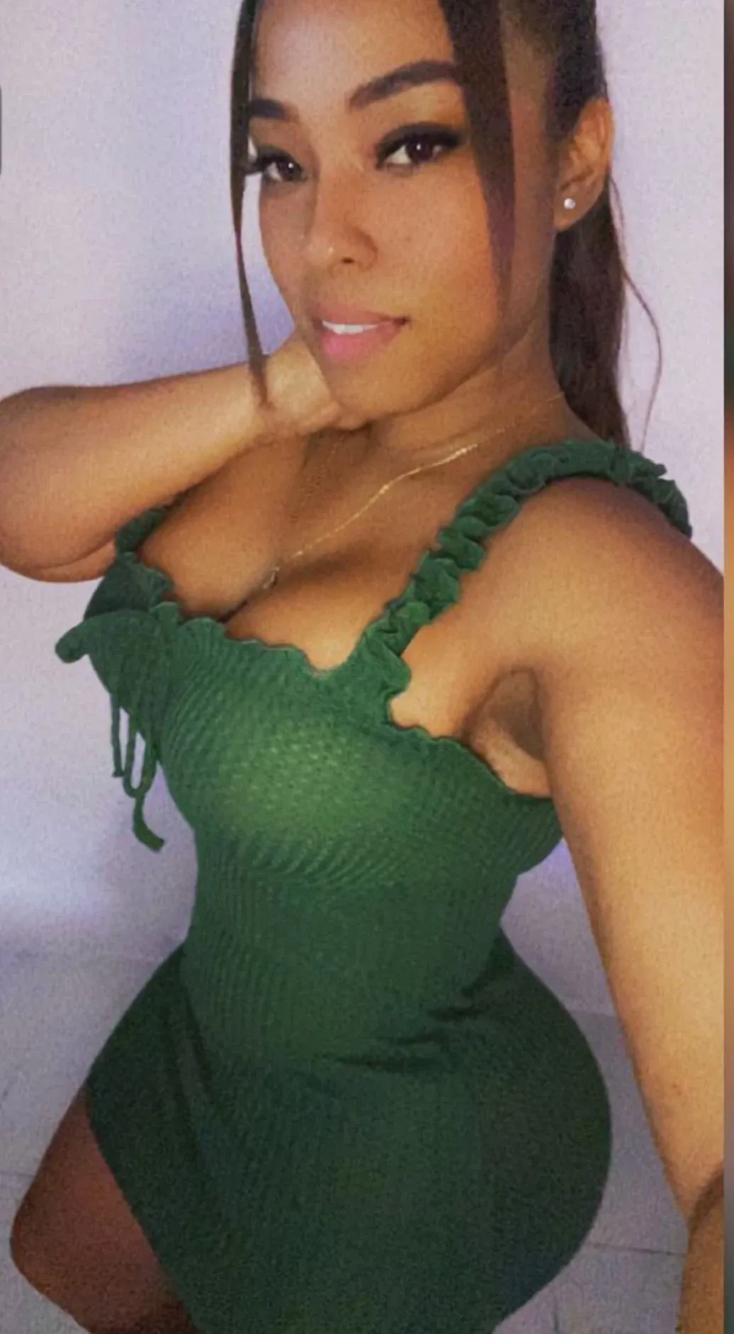 613801825 | Yenni | Chica