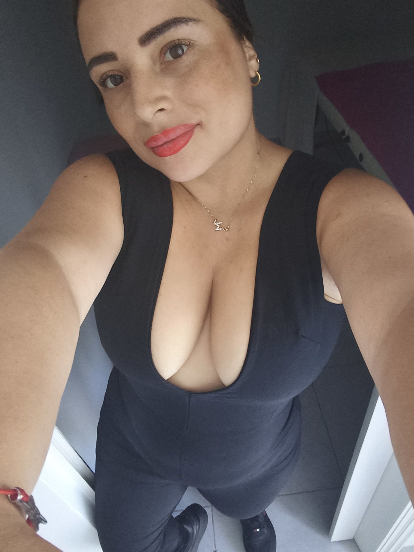 637956898 | COLOMBIANA | Chica