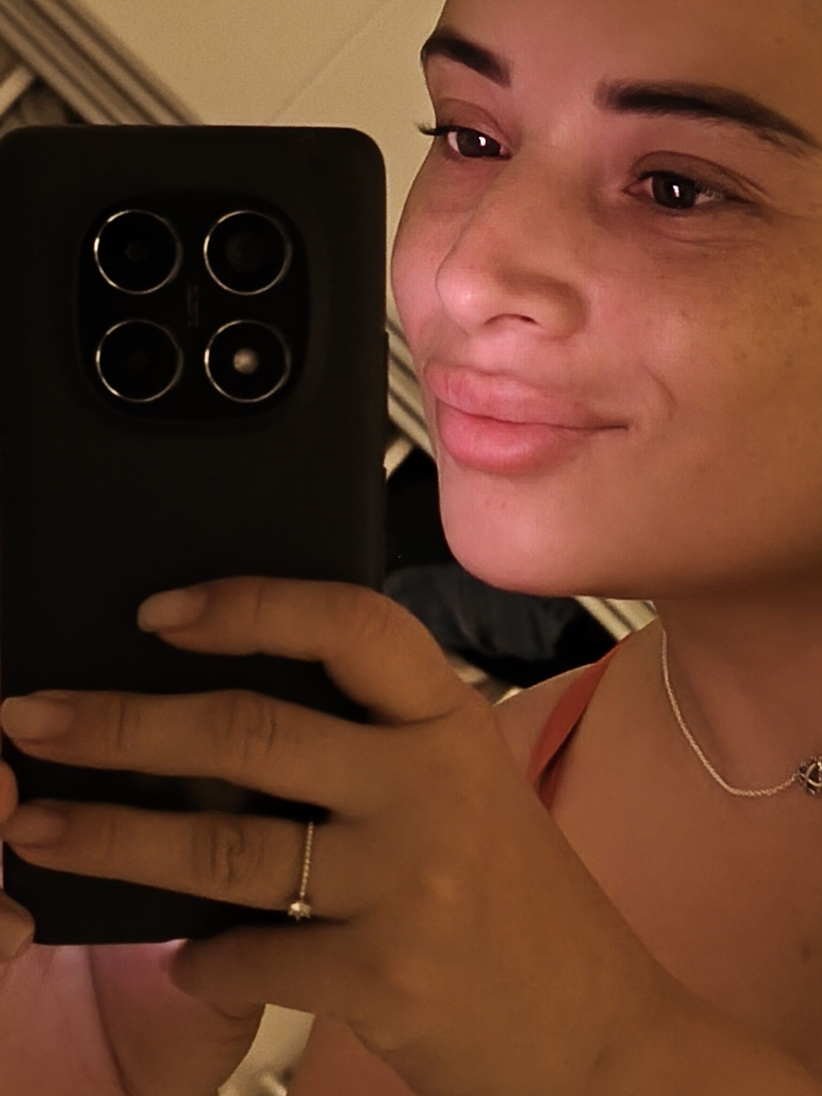 637956898 | COLOMBIANA | Chica