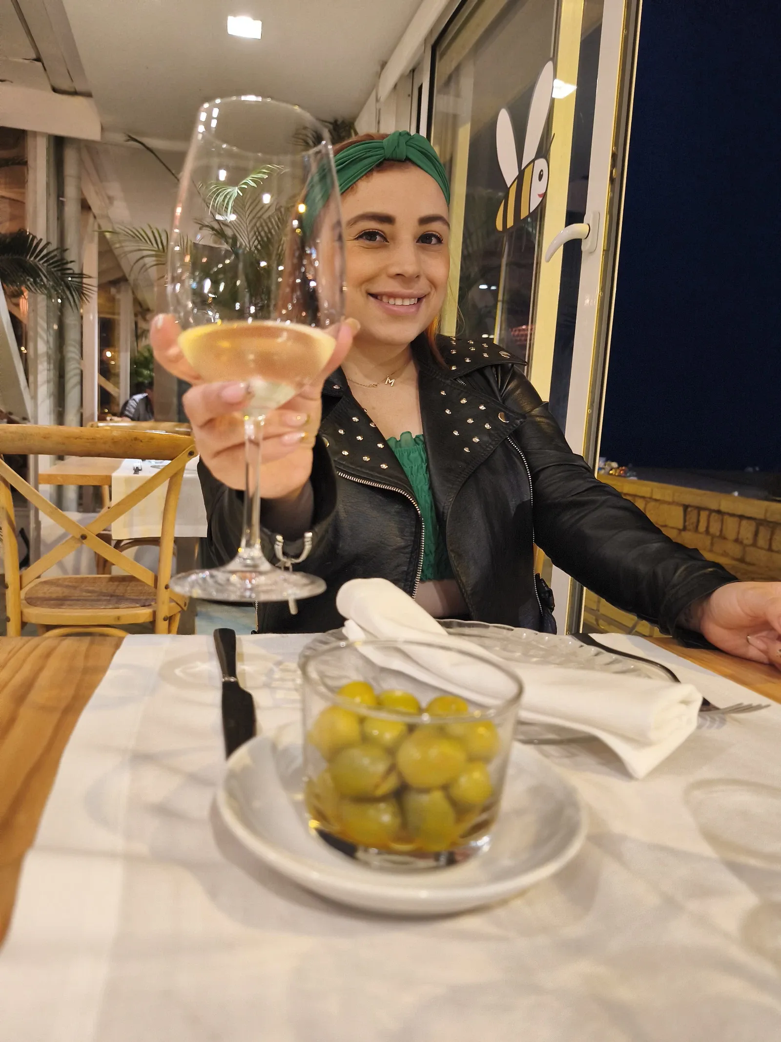 637956898 | COLOMBIANA | Chica