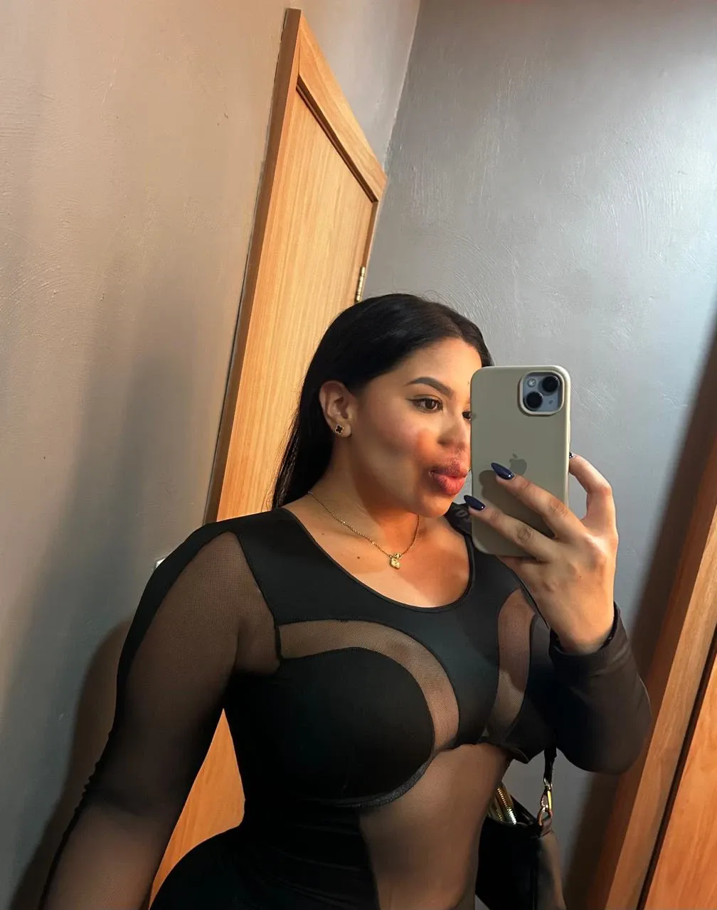 613377368 | CAMILA | Chica