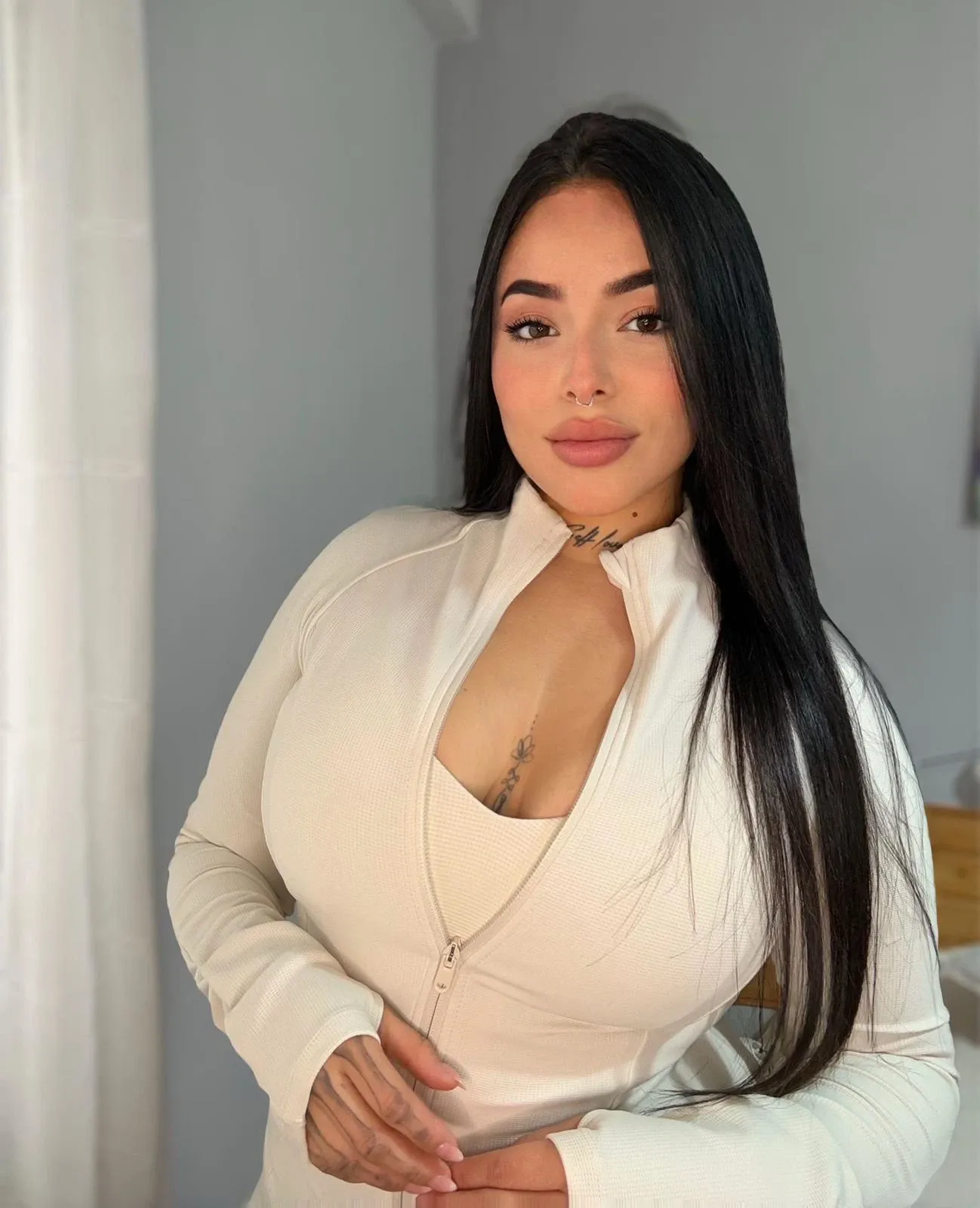 675794226 | SALOME | Chica